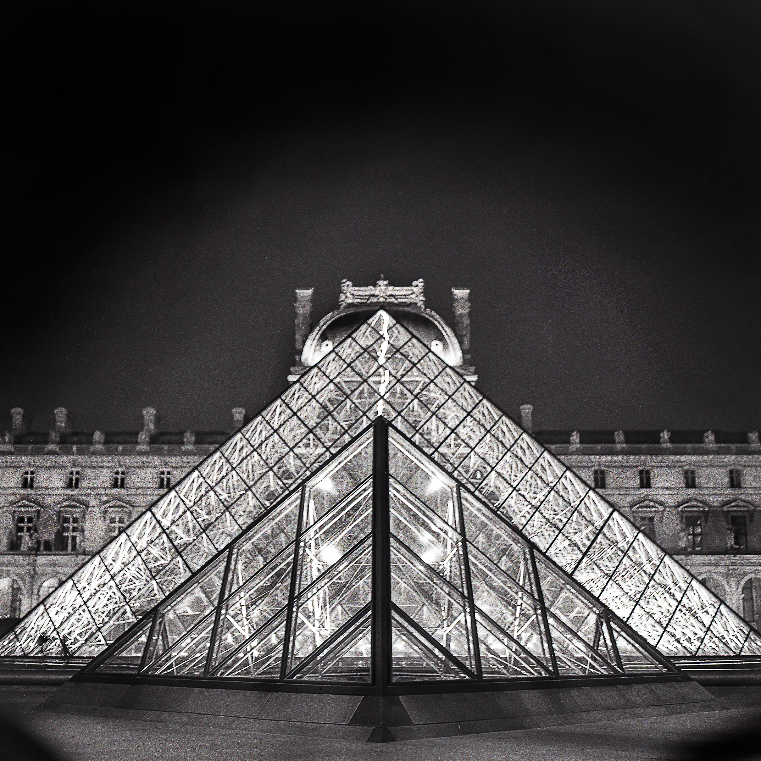 louvre-by-night