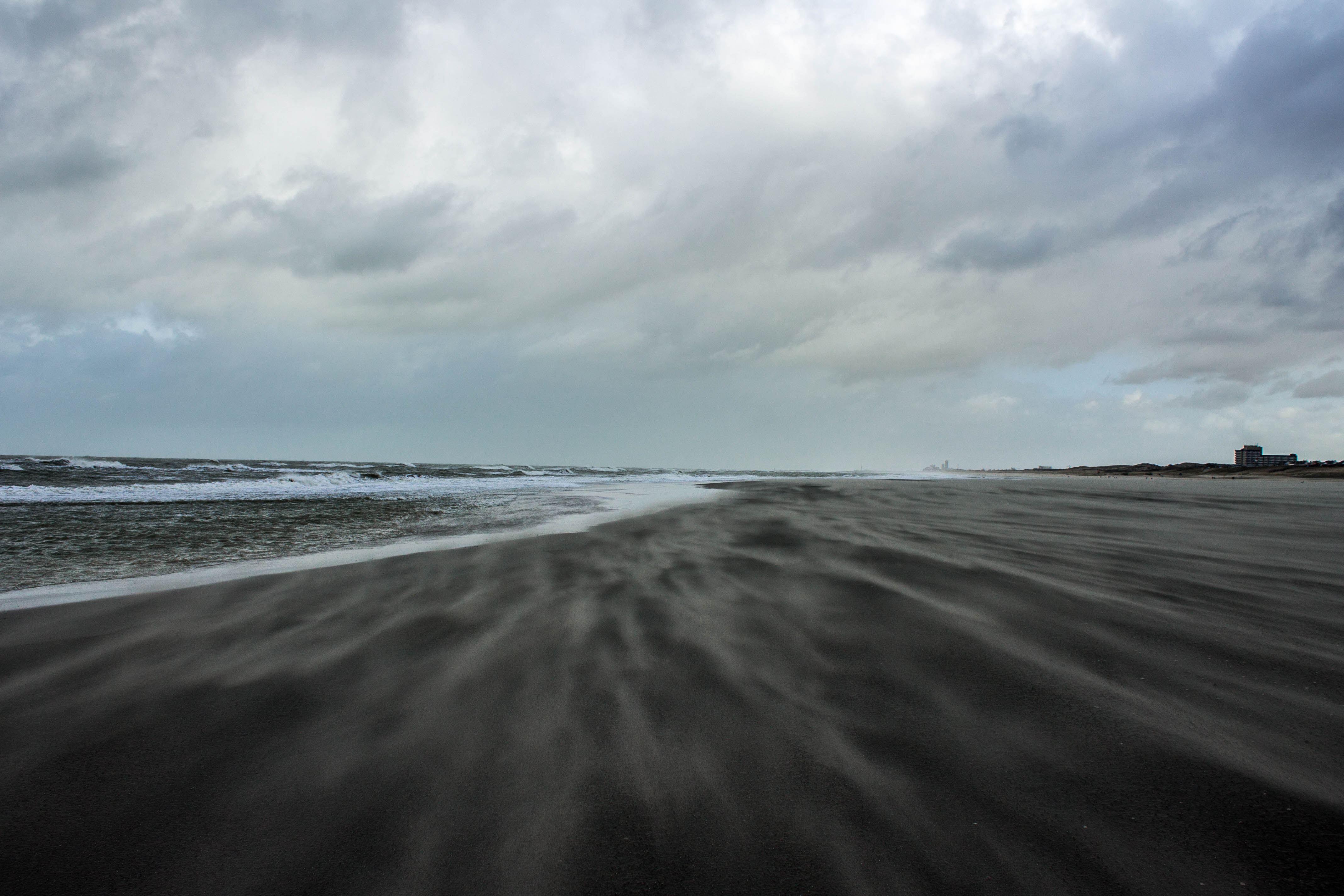 storm-raast-langs-de-kust