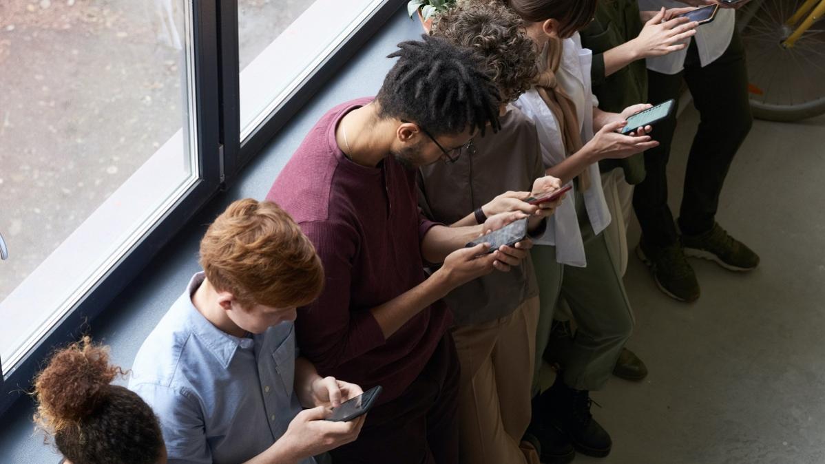 een-derde-nederlanders-ergert-zich-aan-collegas-op-sociale-media