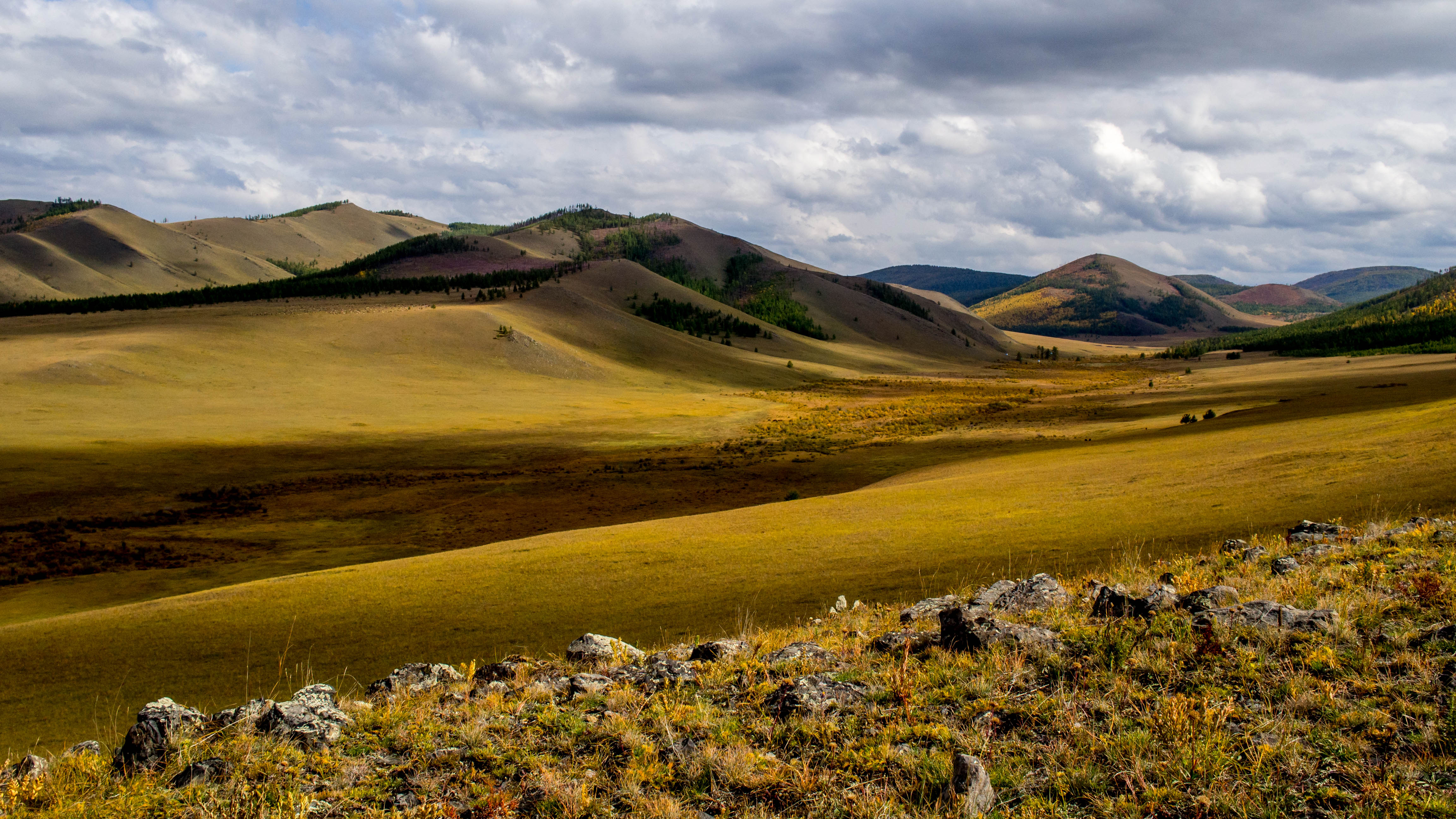 najaarslandschap-op-de-steppes-van-mongoli%C3%AB