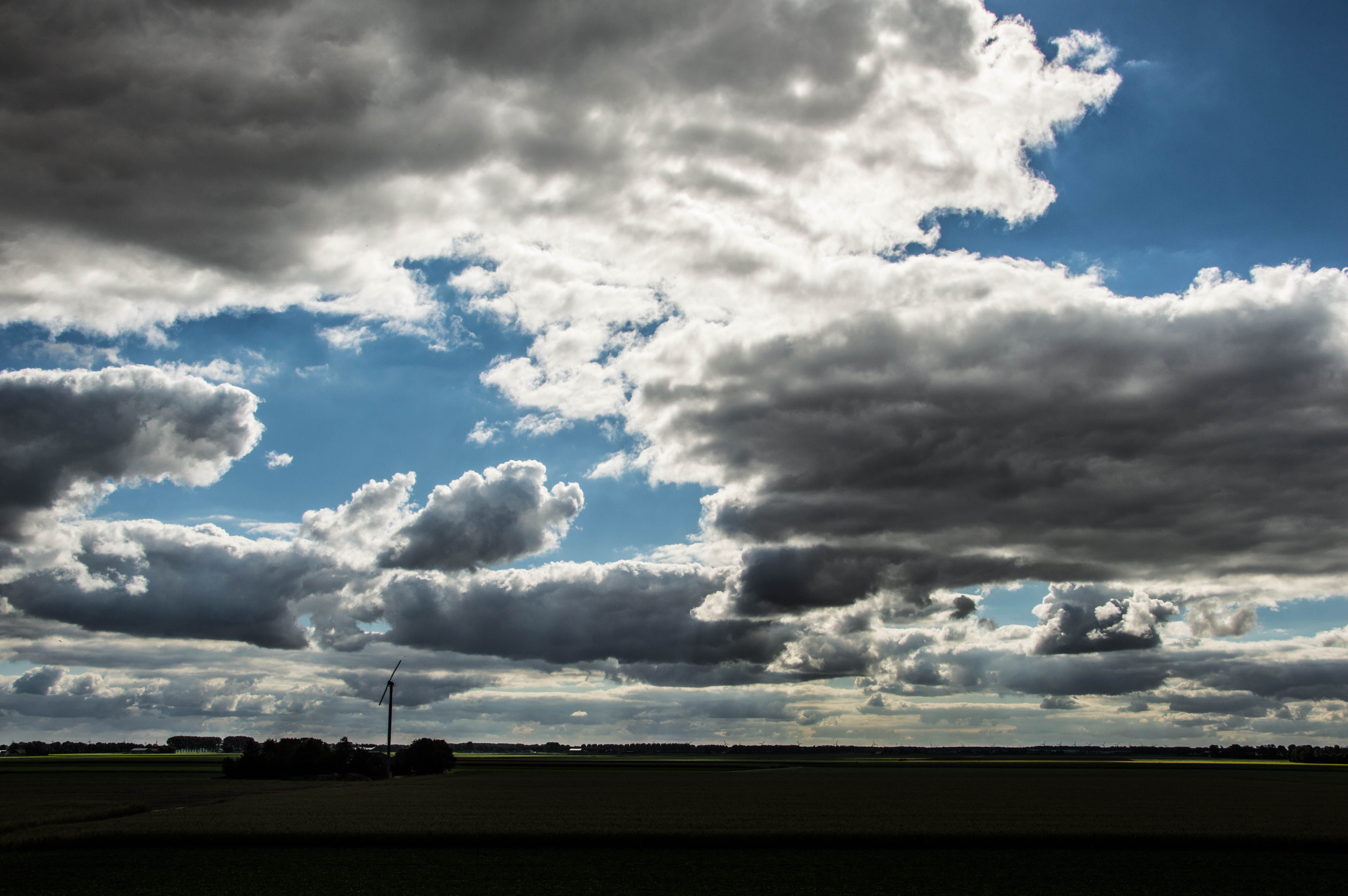 hangend-wolkendek-met-zon