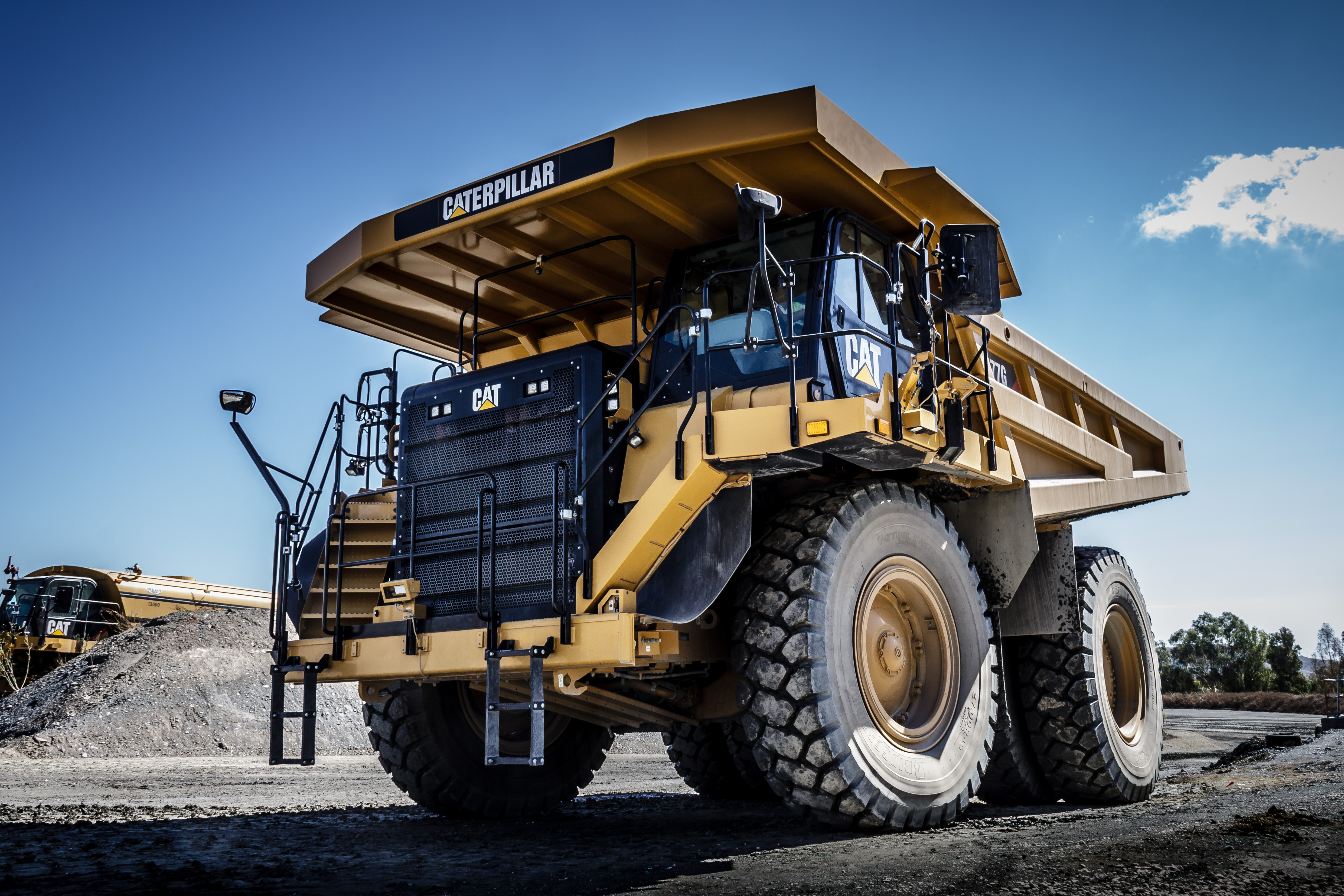 caterpillar-dumptruck