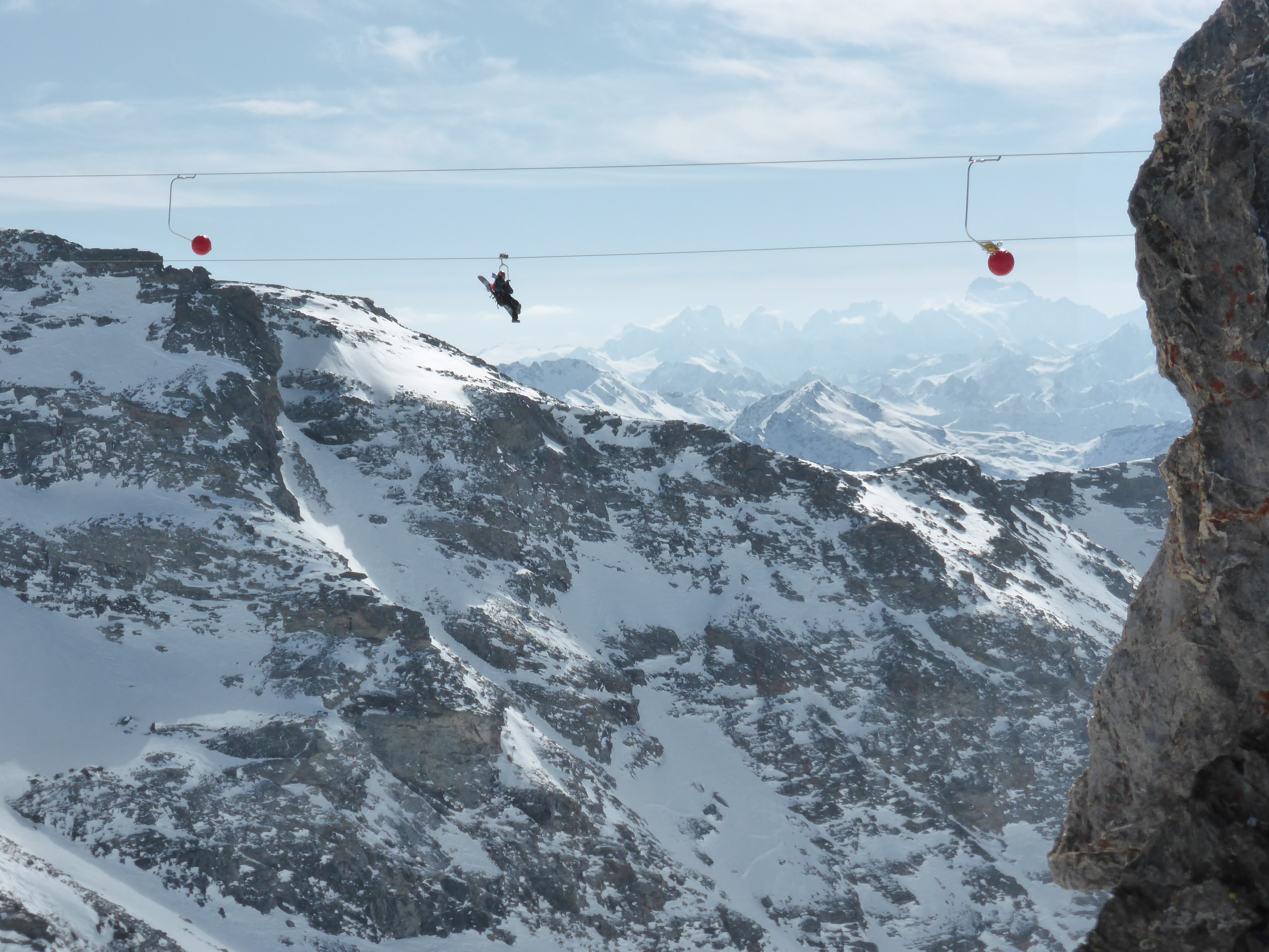 vliegend-als-een-vogel-naar-de-overkant-zippen-thorens-lift-bij-orelle