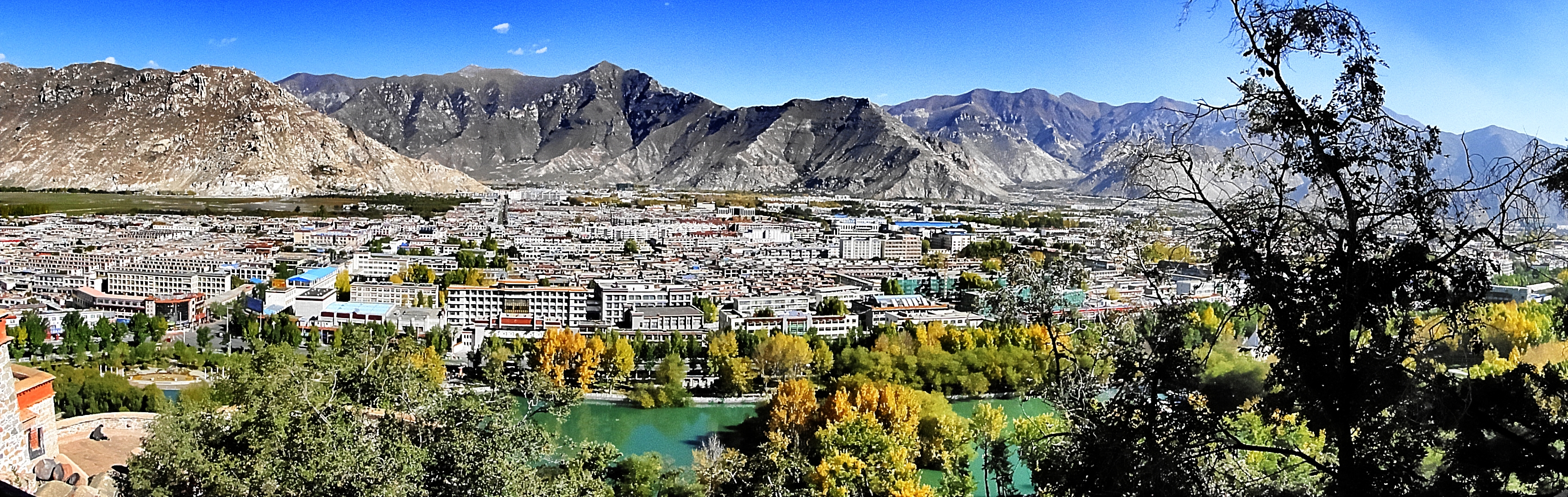 uitzicht-gezien-vanaf-het-potala-paleis-in-lhasa