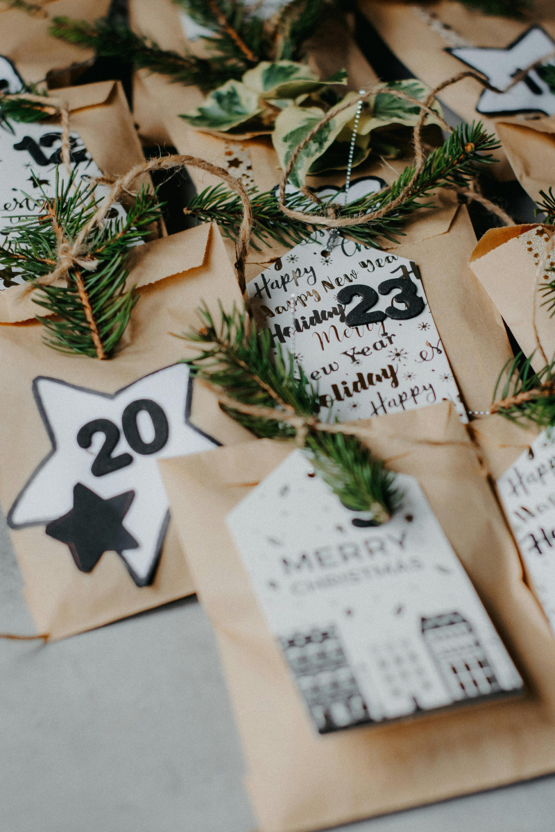 papieren-zakjes-van-feestelijke-verpakking-tot-creatieve-decoratie