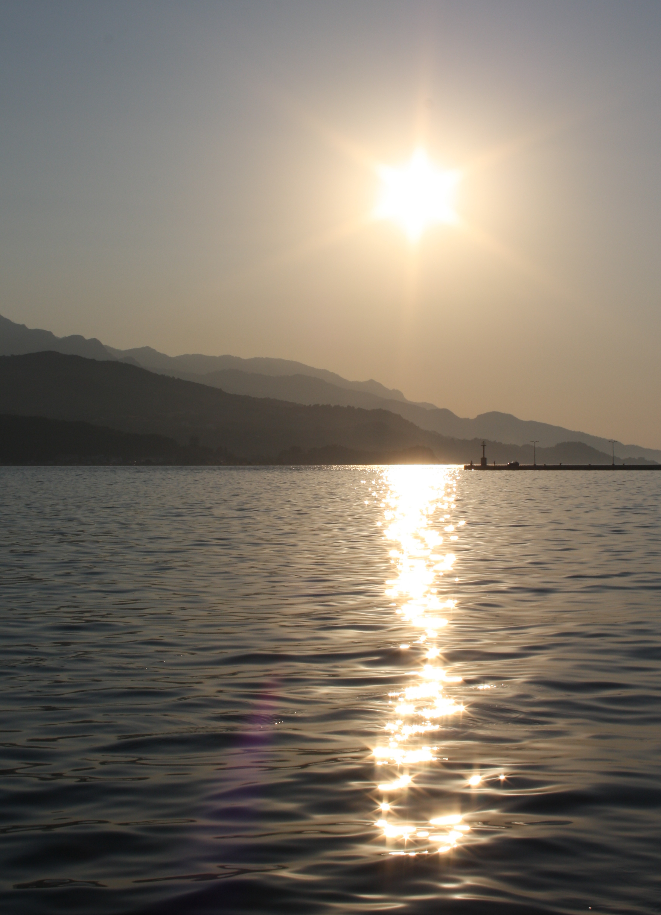 ondergaande-zon-op-samos