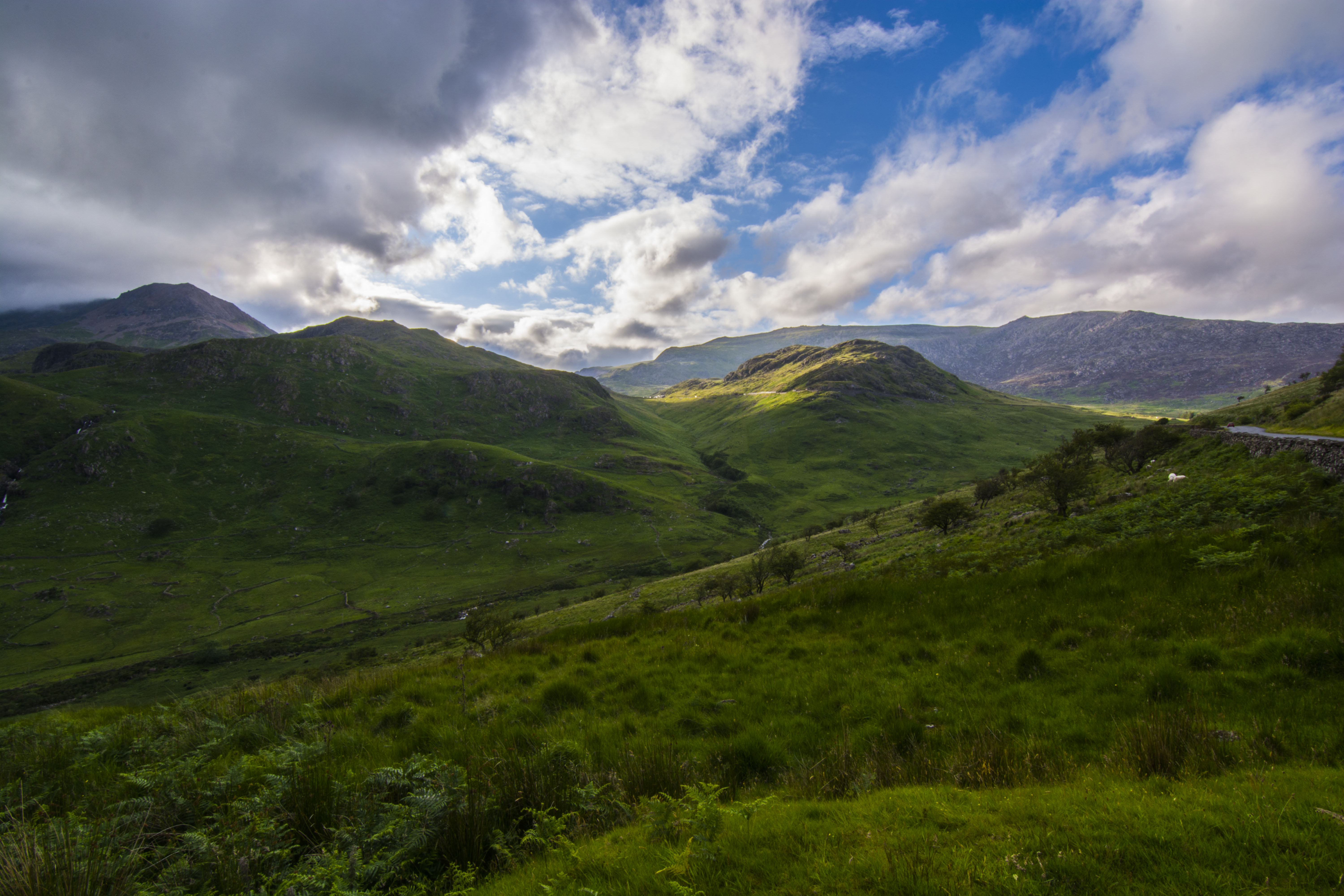 pen-y-pass-wales-het-licht-breekt-door