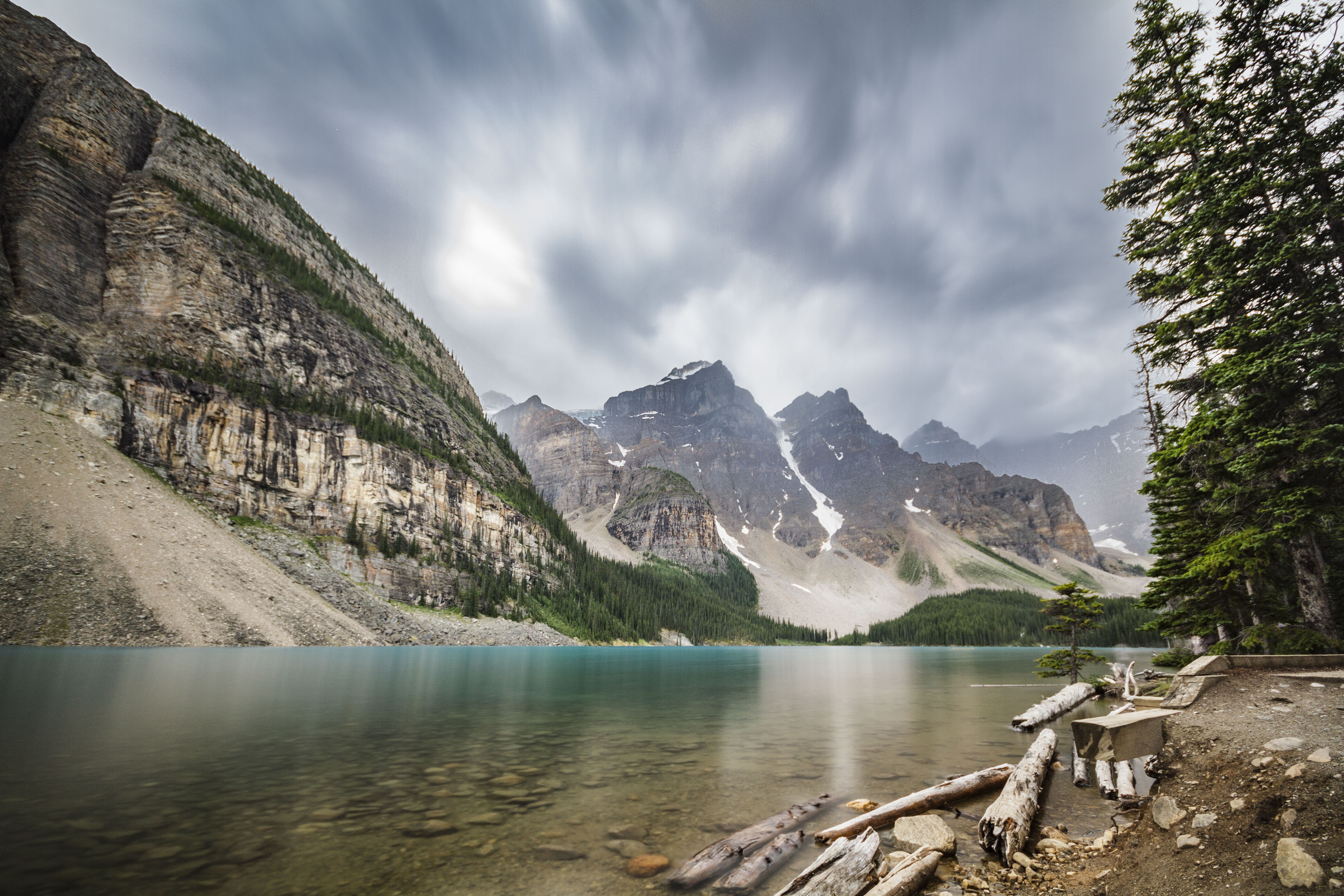 moraine-lake-banff-alberta-canada