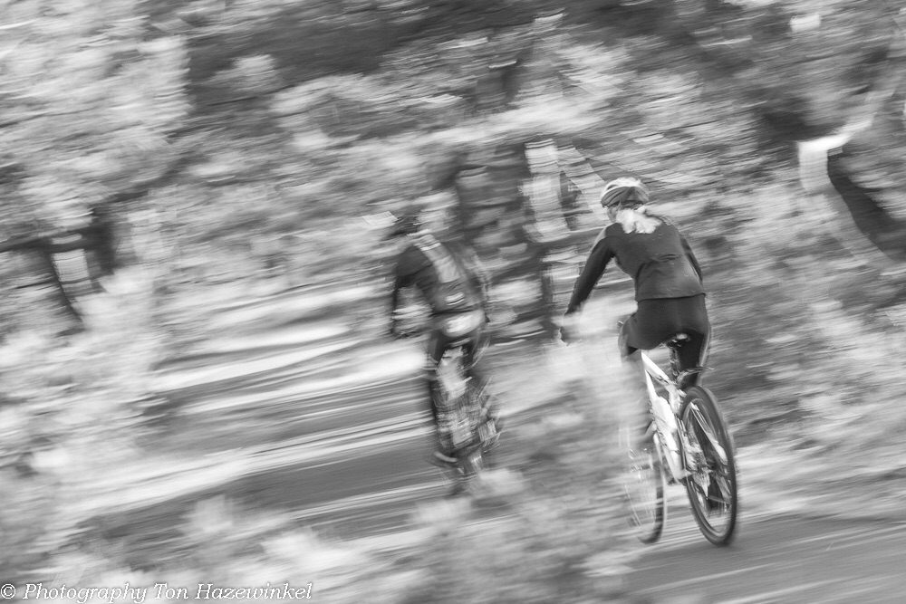 cyclists-bw