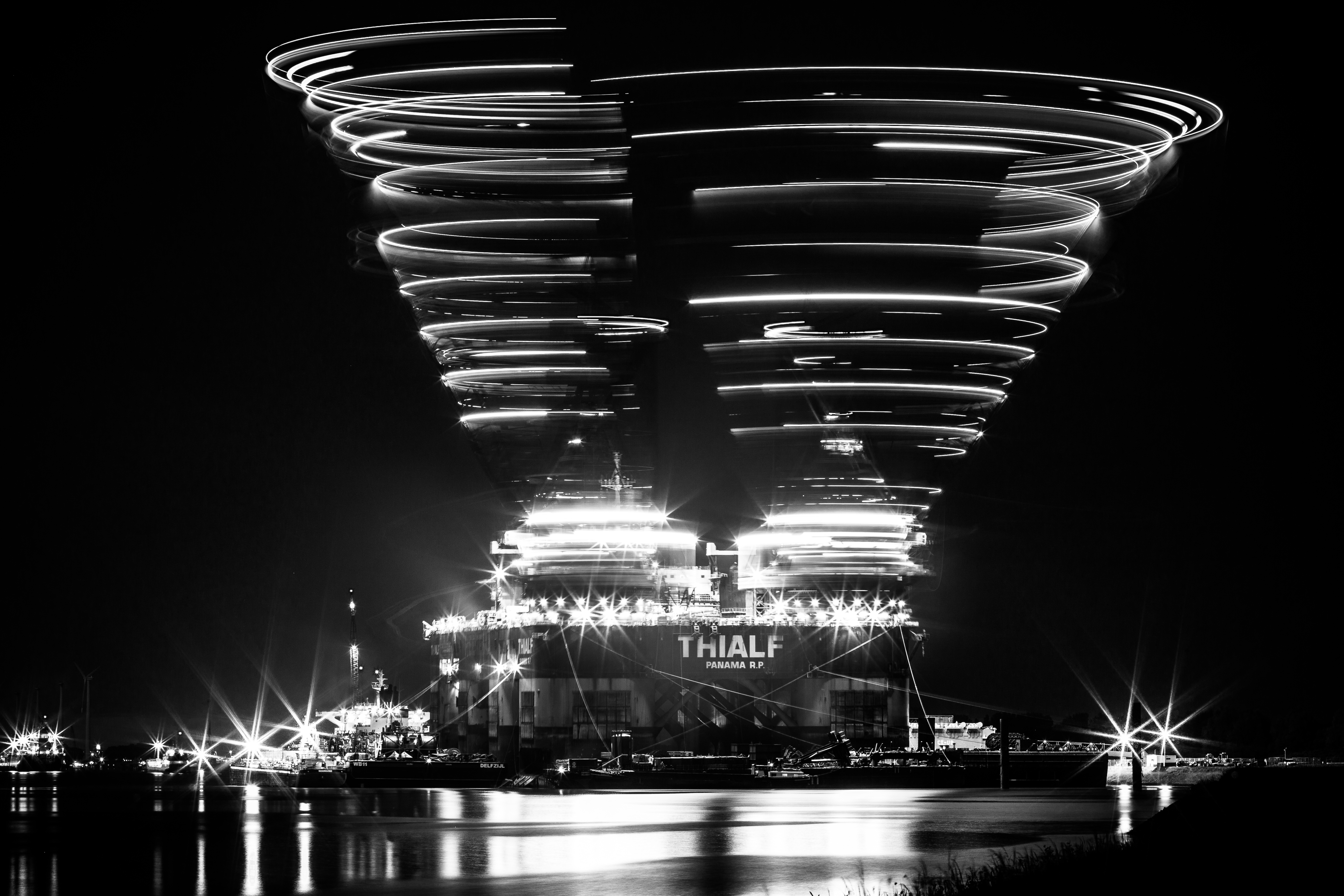 heerema-thialf-movement-b-w