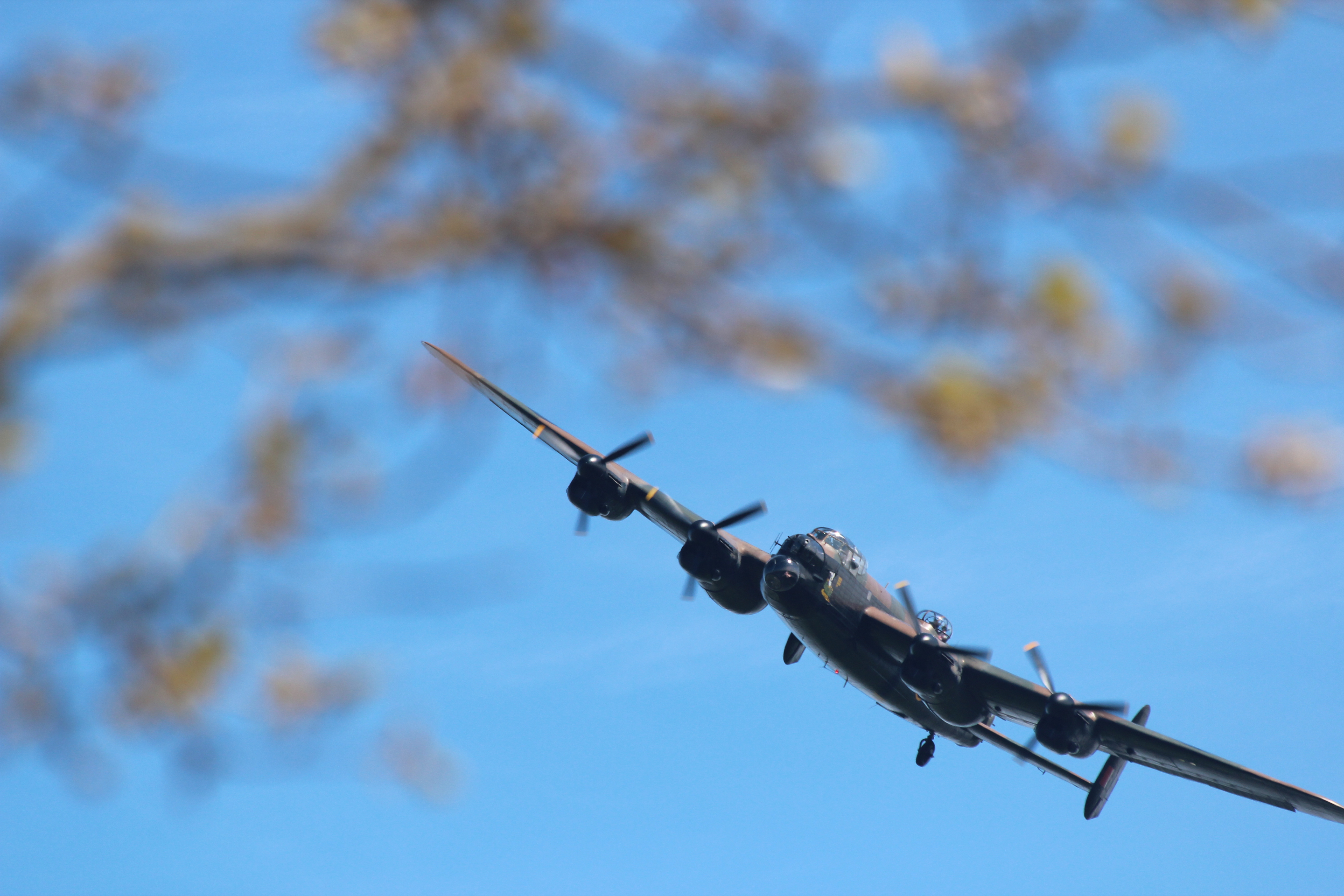 memorial-flight-lancaster-boven-breukelen