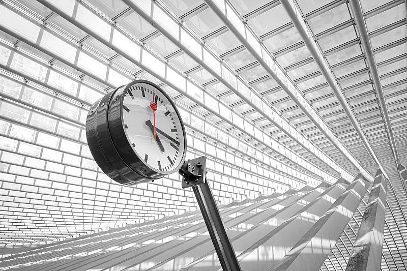 rooie-stip-gare-de-liege-guillemins-luik