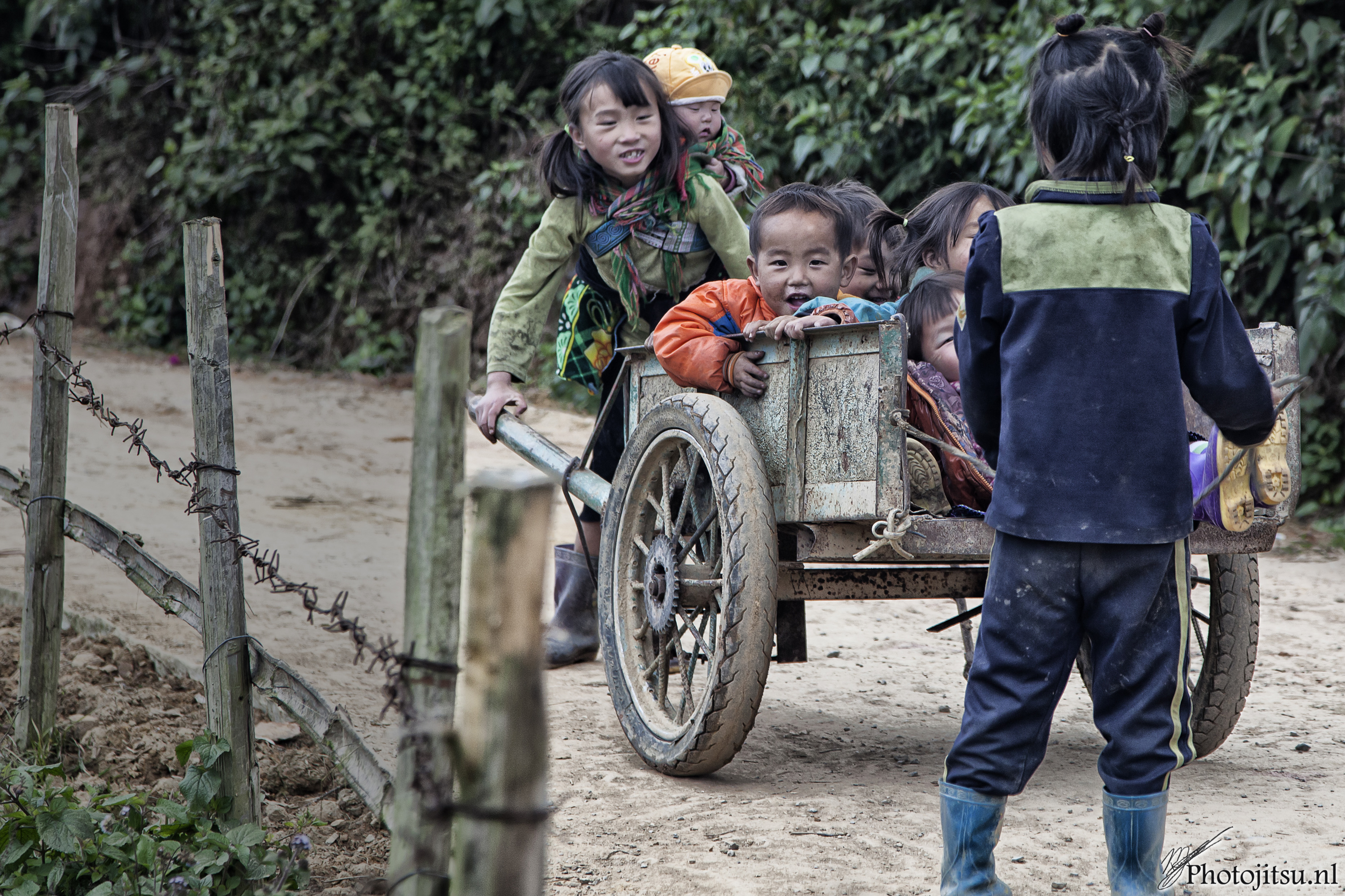 street-kids-in-vietnam