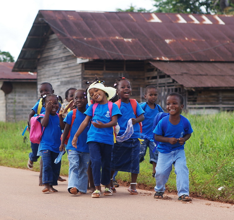 school-kinderen-suriname
