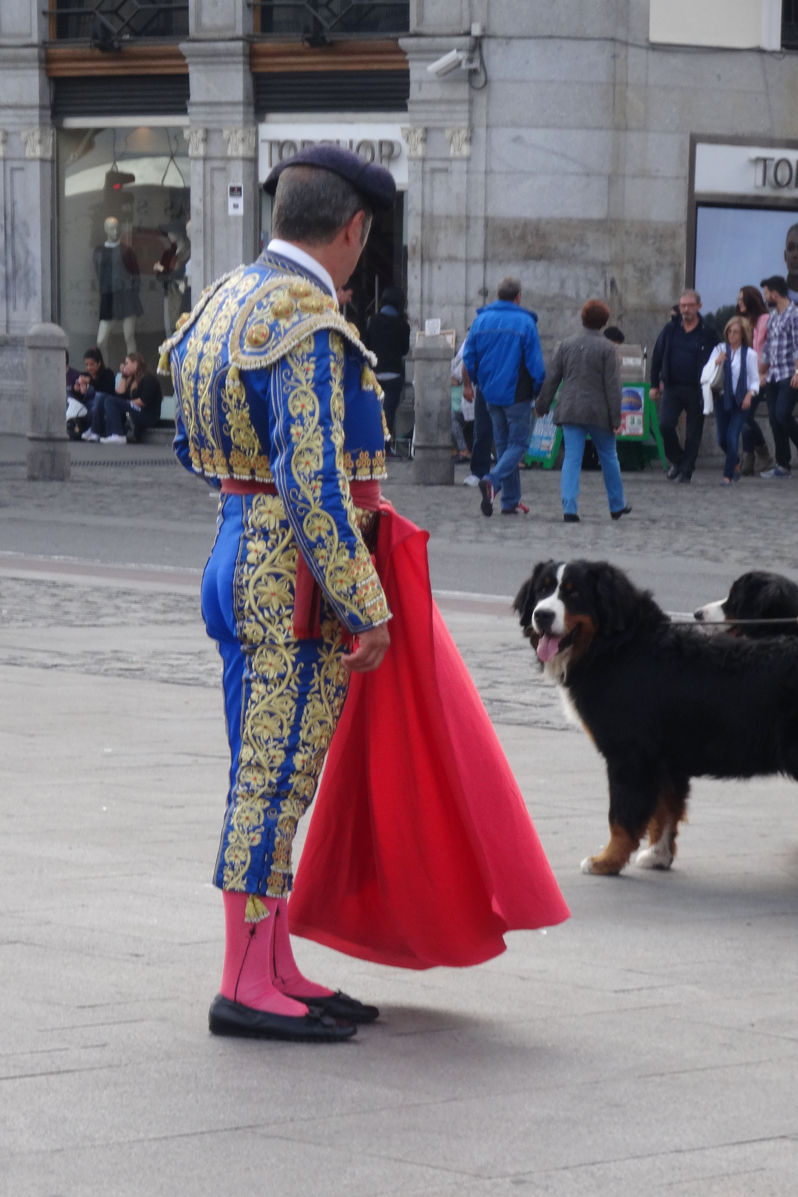 wat-wil-je-nu-met-die-rode-doek