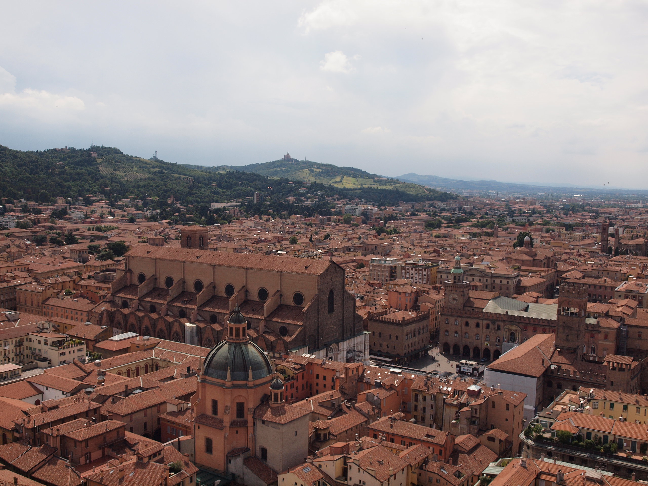 verplicht-oranje-daken-in-bologna