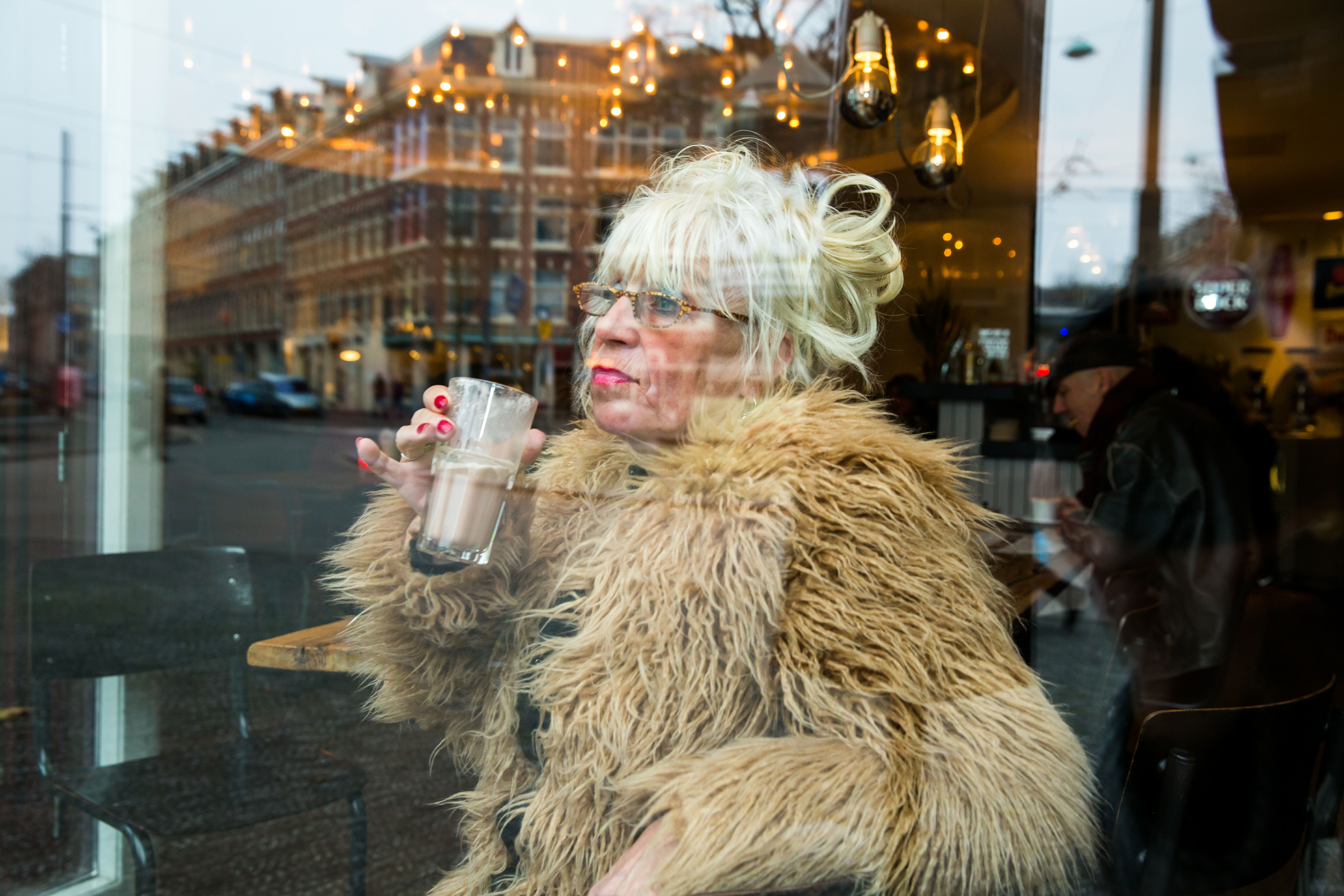 keep-warm-and-drink-hot-chocolate