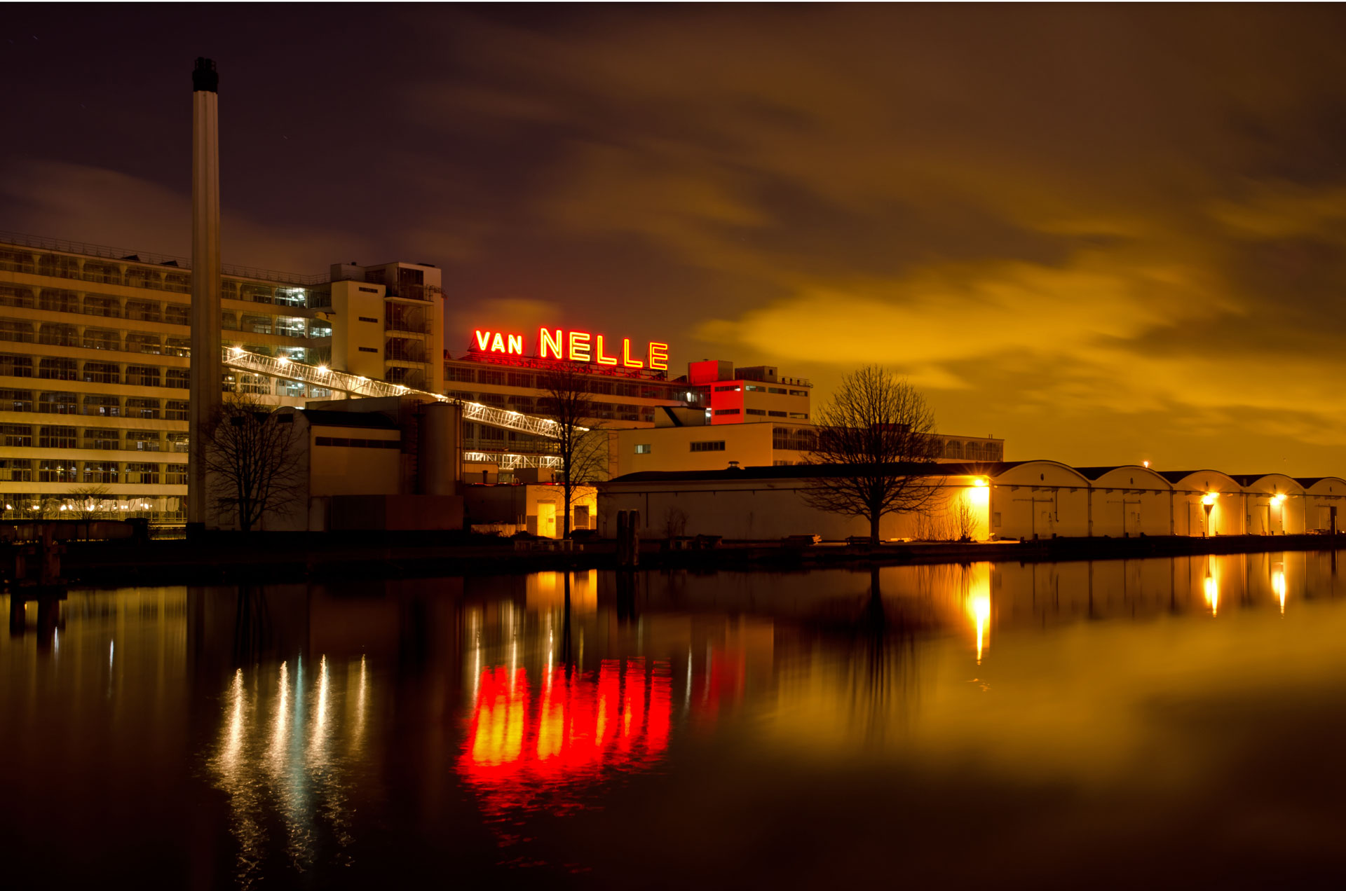 van-nelle-fabriek-kort-na-maansondergang