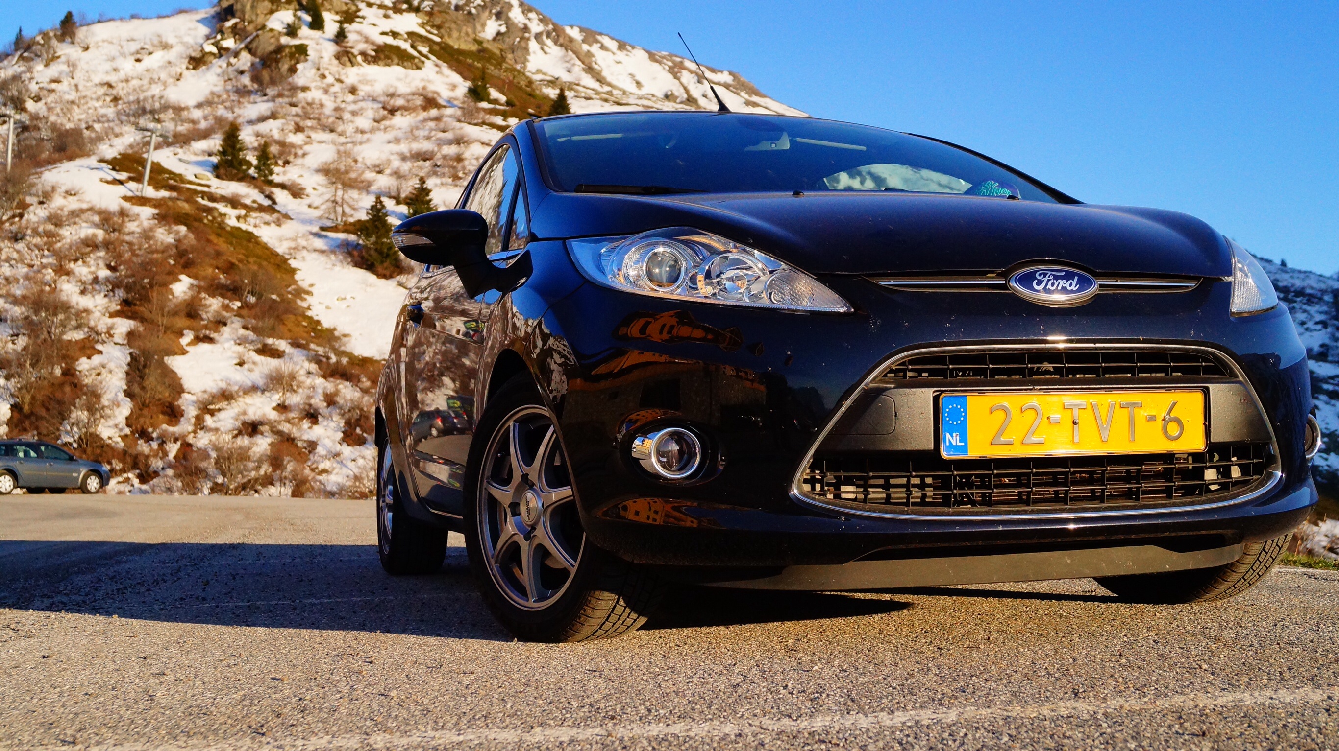 france-street-mountains-ford-fi%C3%ABsta