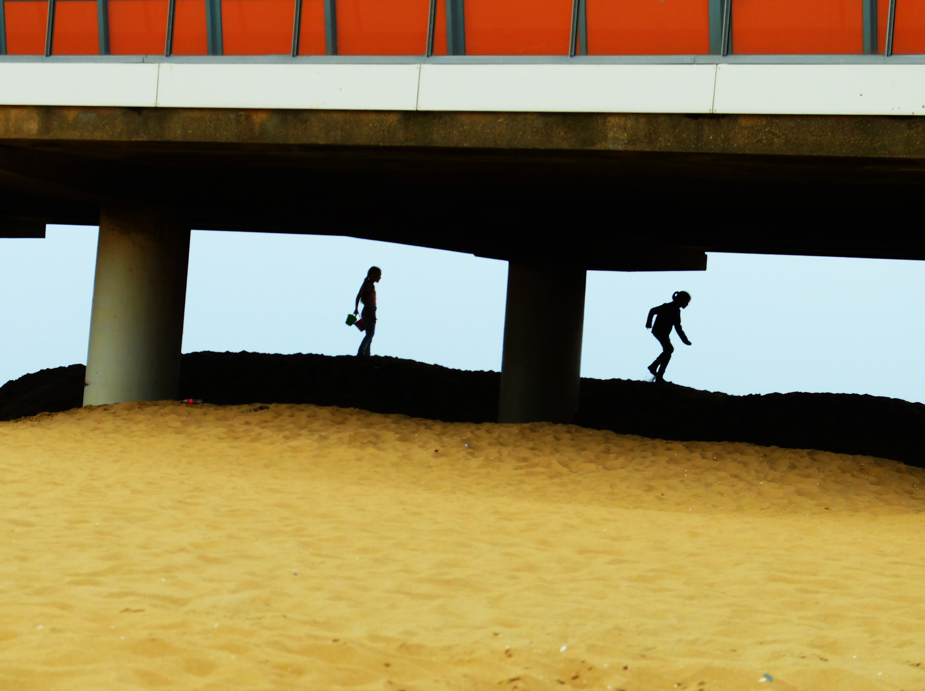 silhouets-on-the-beach