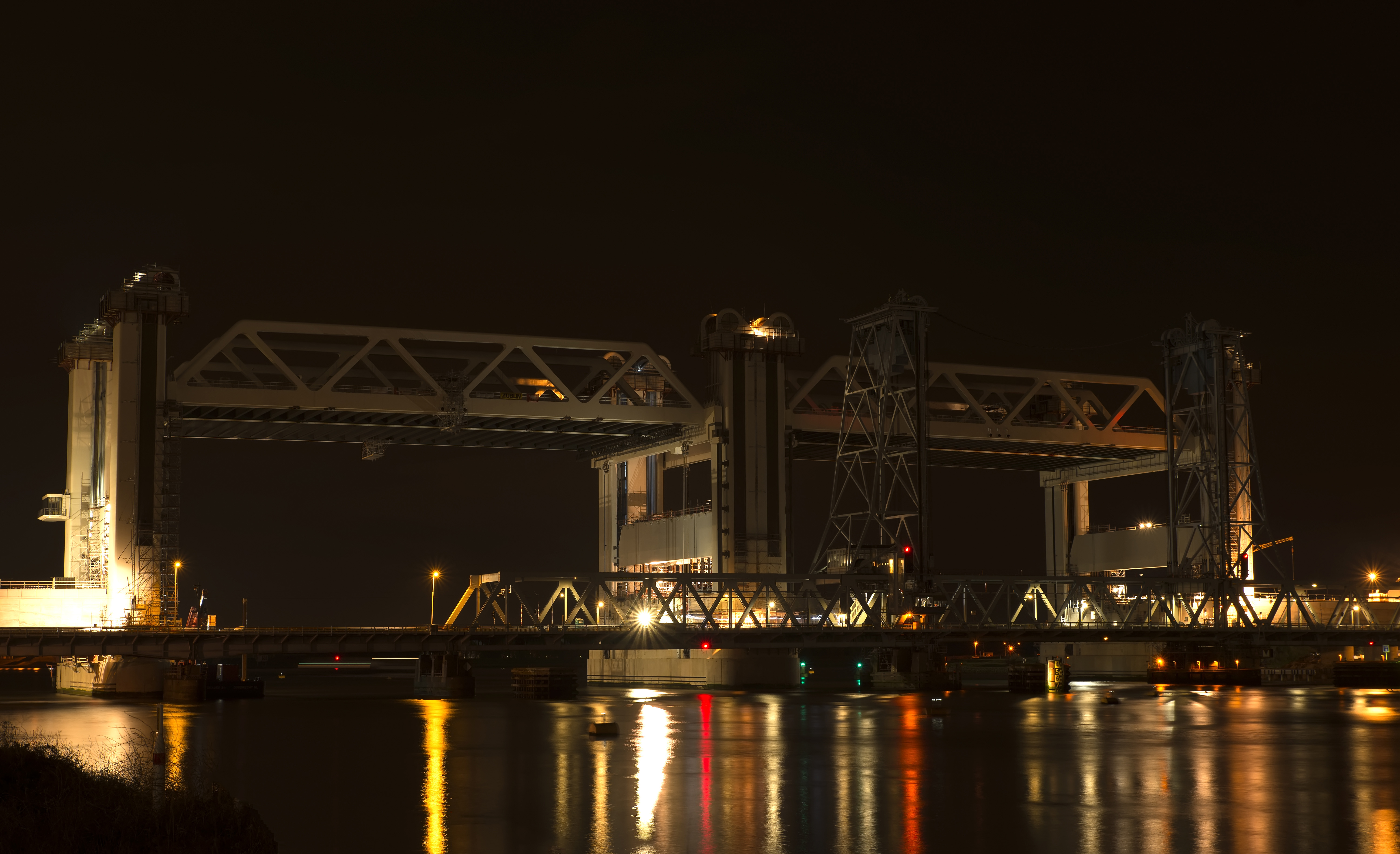 de-oude-en-de-nieuwe-botlekbrug