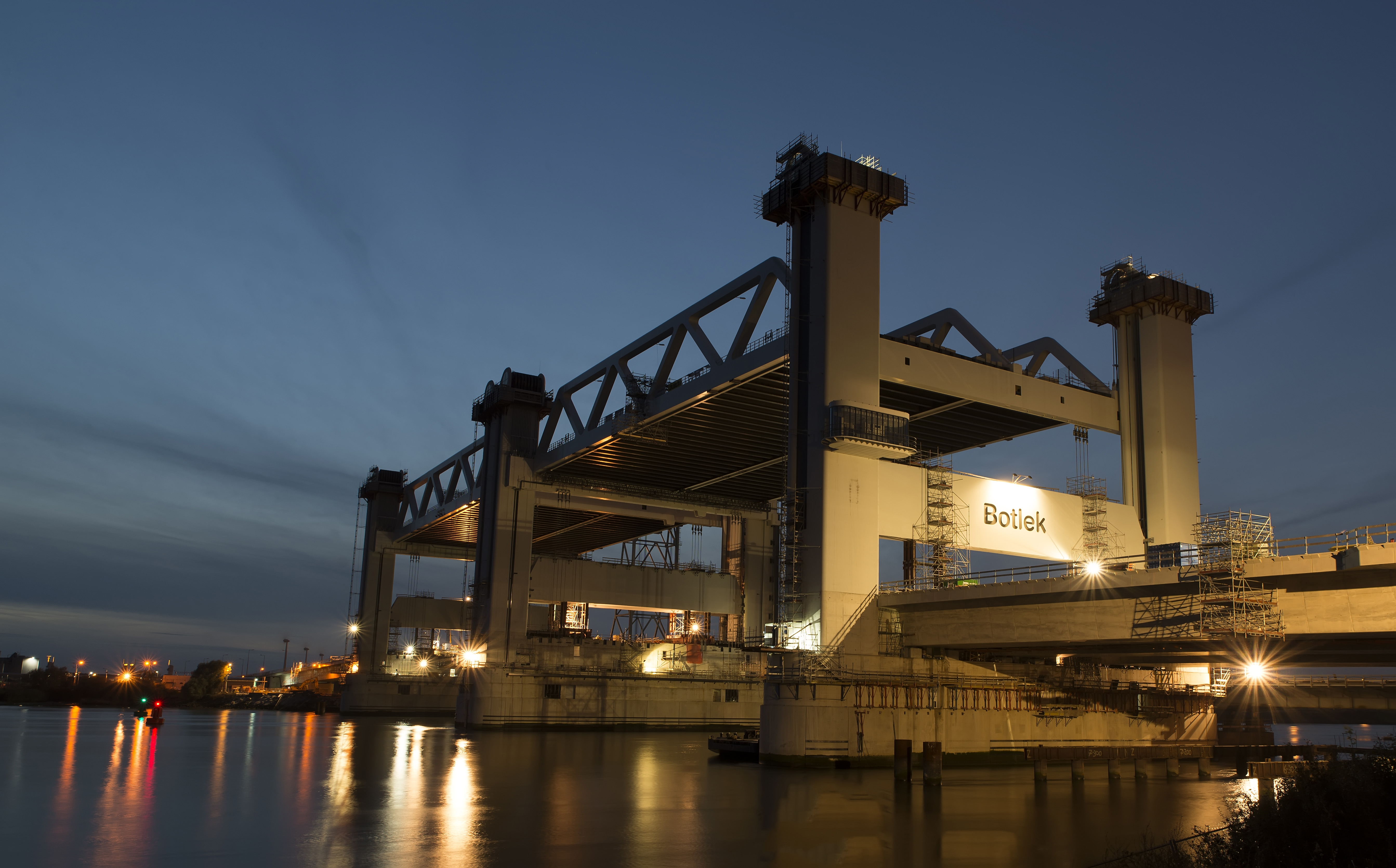 nieuwe-botlekbrug-in-aanbouw