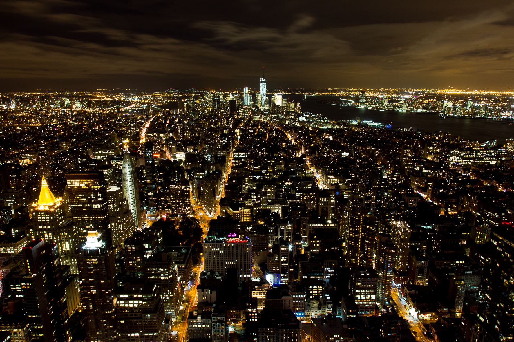 new-york-by-night-vanaf-empire-state-building