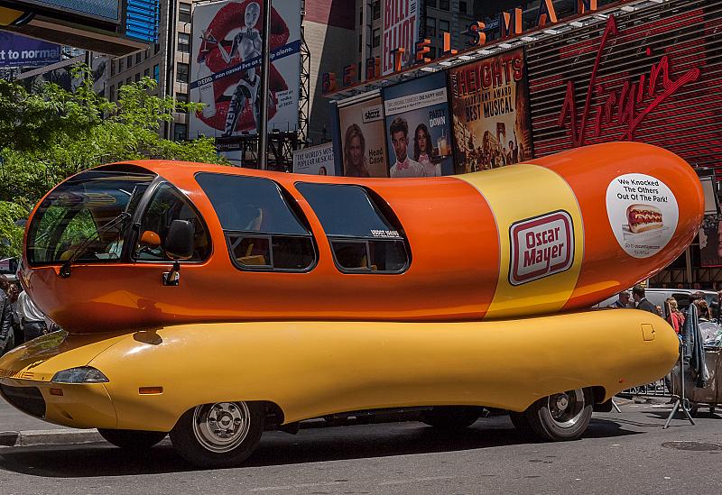 de-wienermobile-opvallen-doe-je-zo