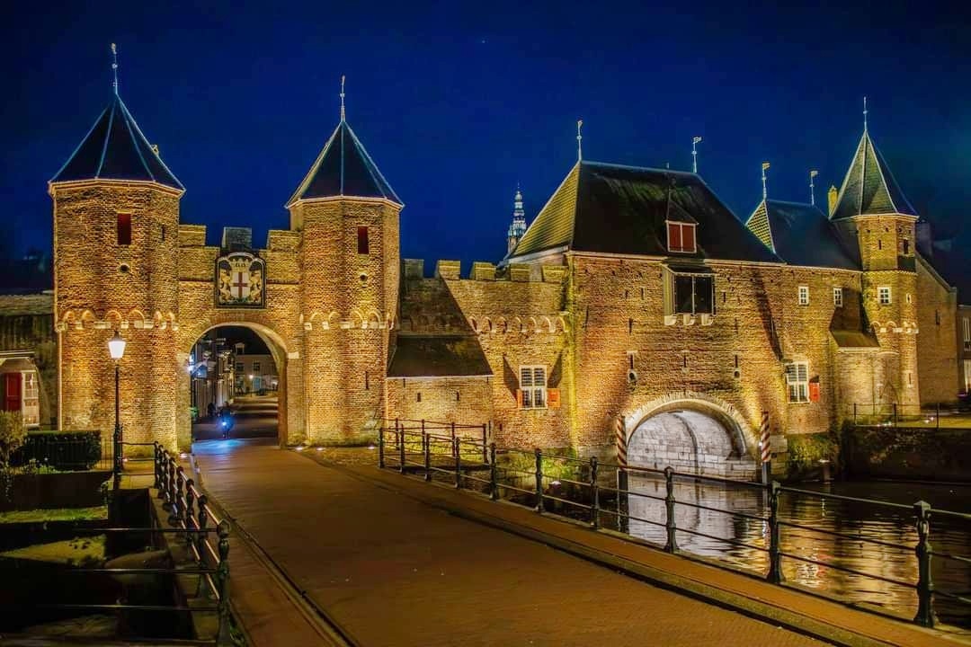 koppelpoort-bij-avond