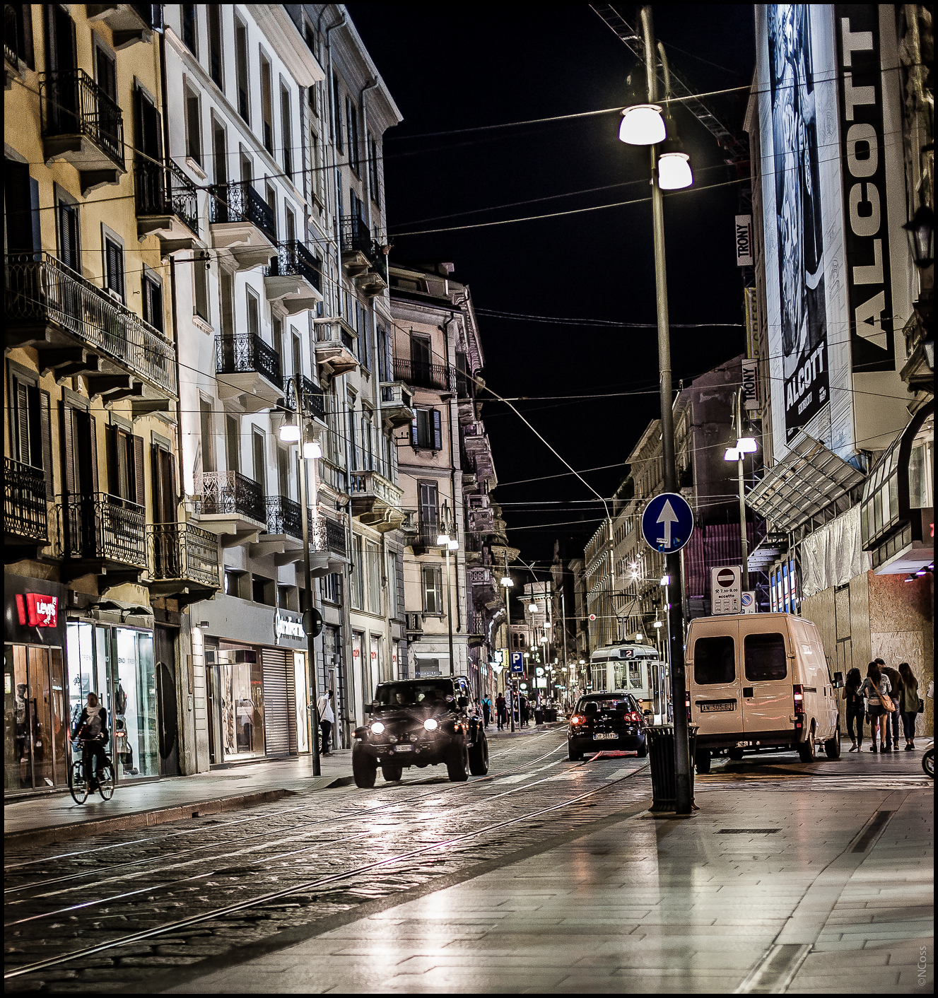 milan-at-night
