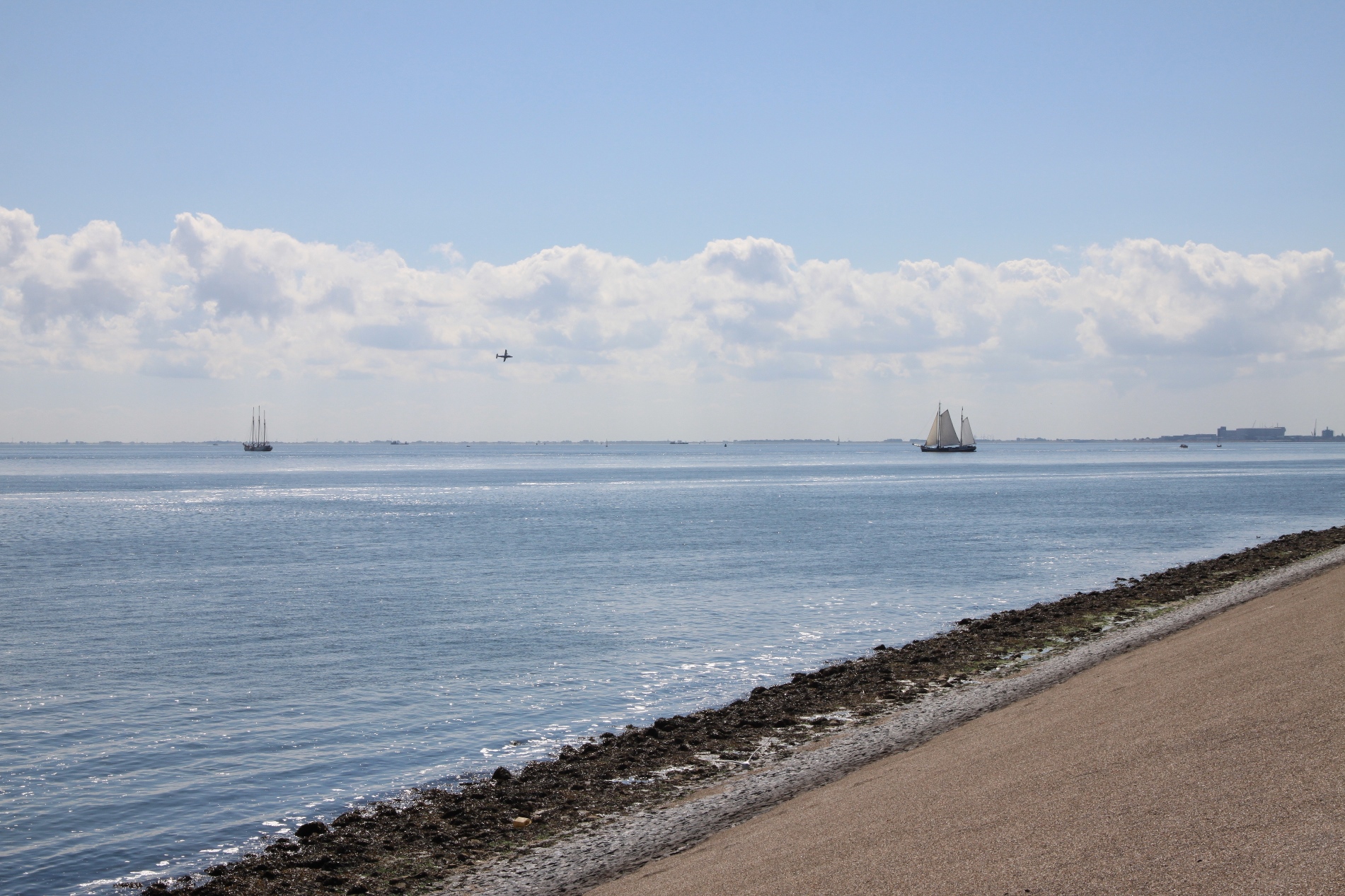 catch-a-plane-in-the-clouds-on-texel