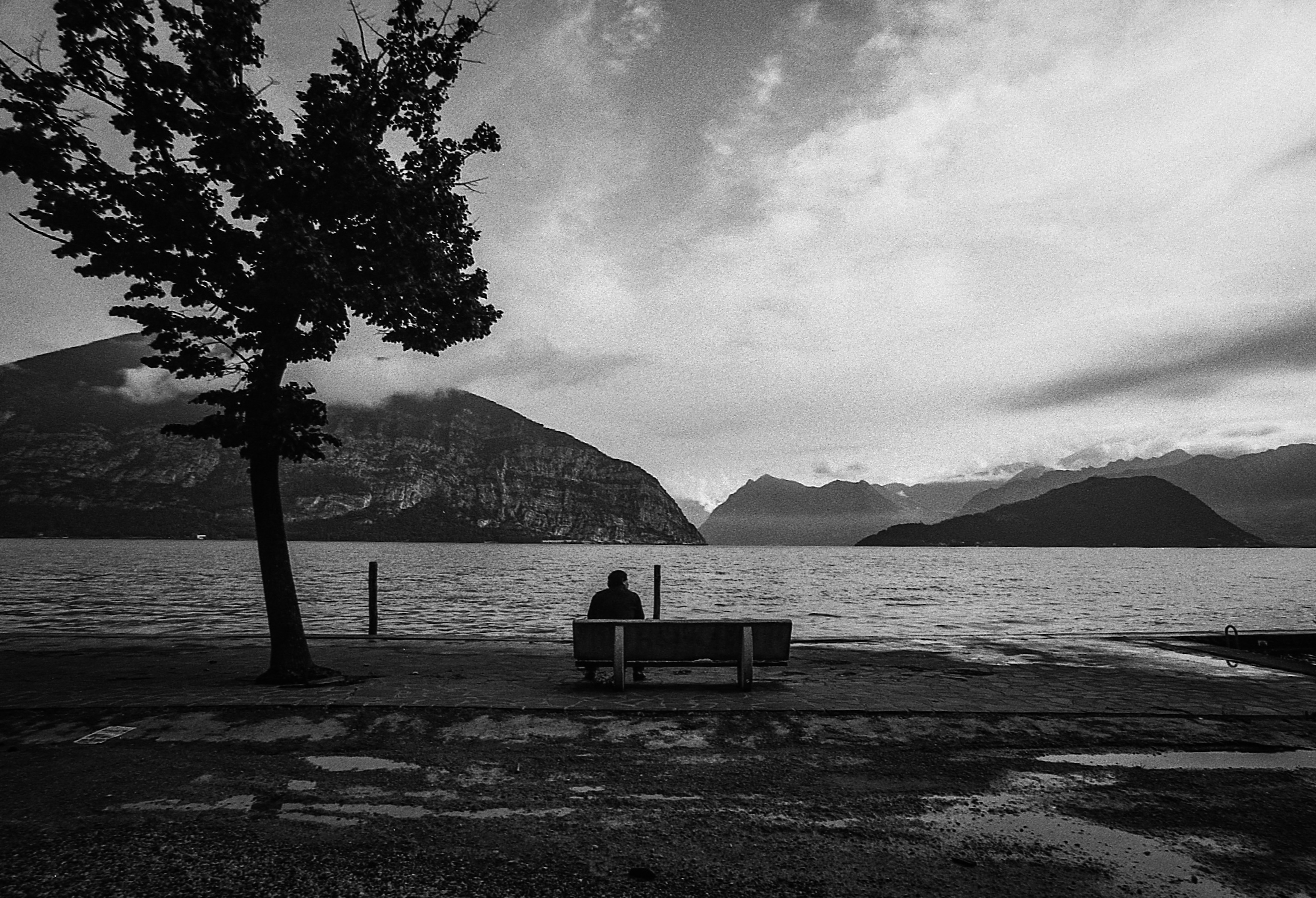 lonely-at-lago-di-iseo