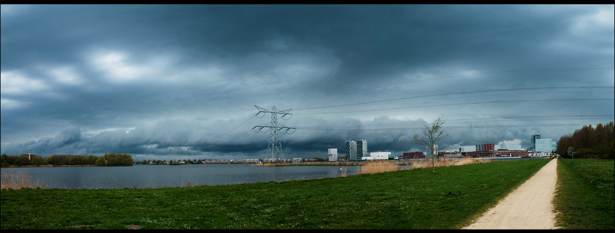 slecht-weer-in-aantocht-boven-almere-stad