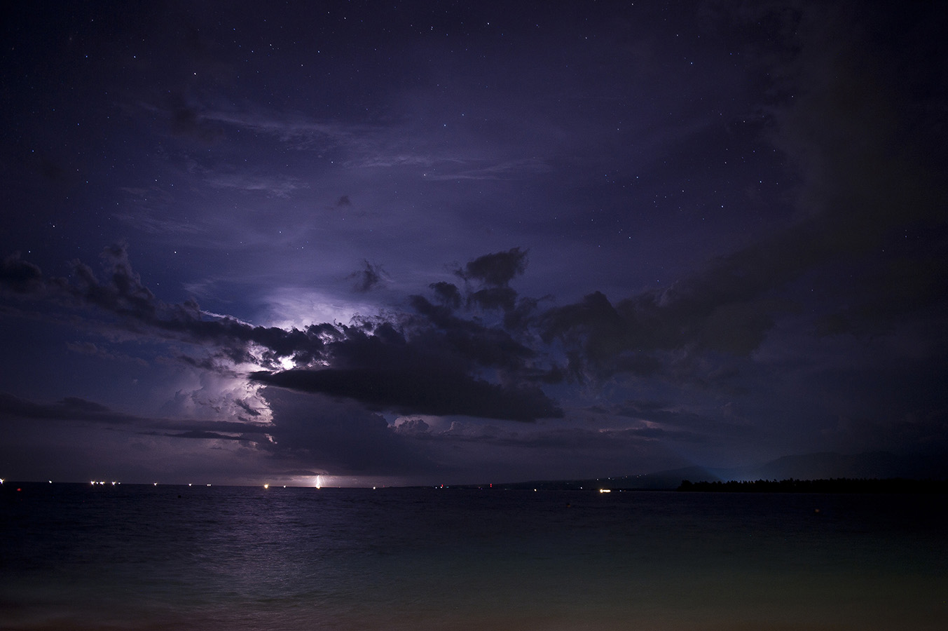gili-air-tropic-storm