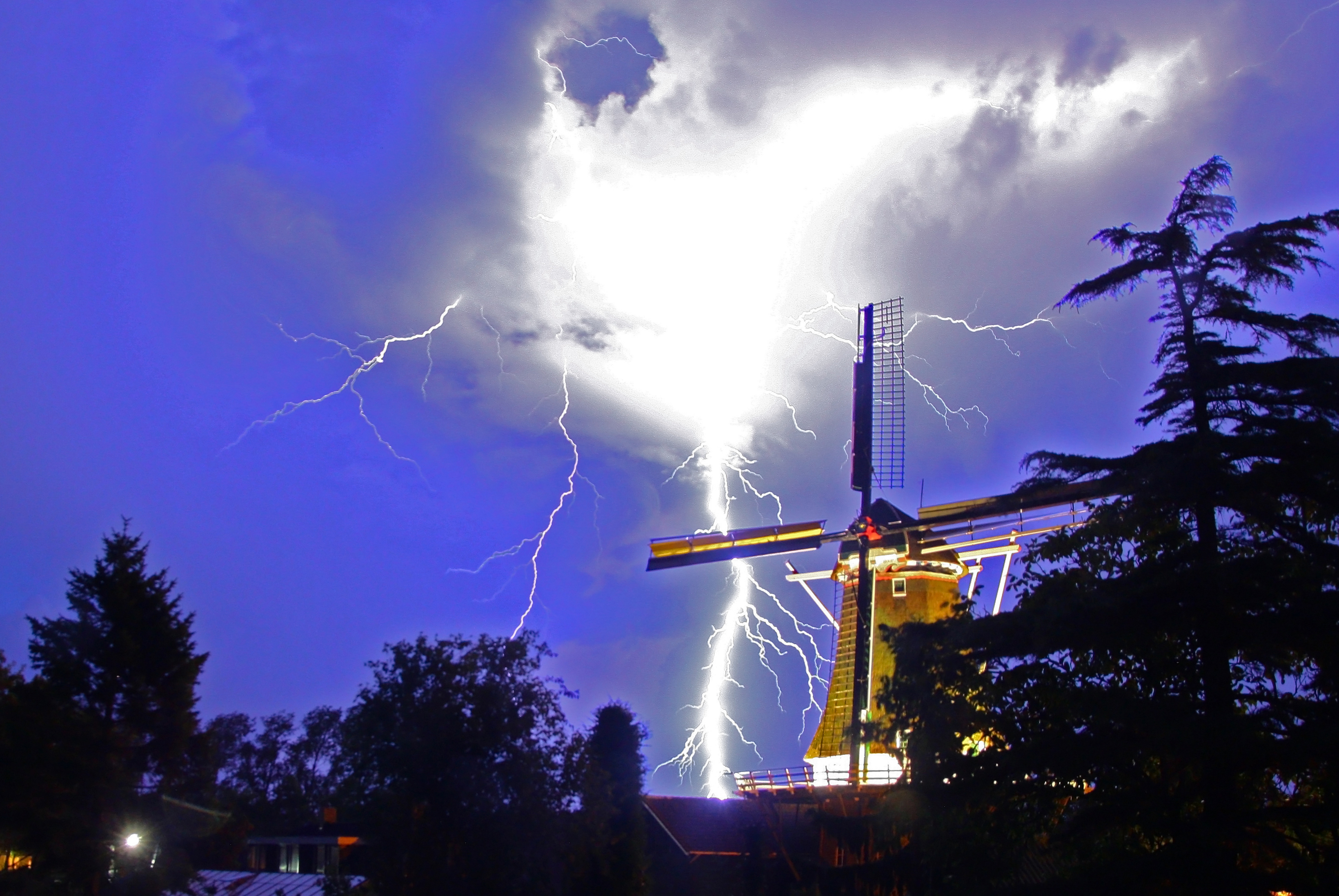 onweer-boven-stiens-augustus-2014