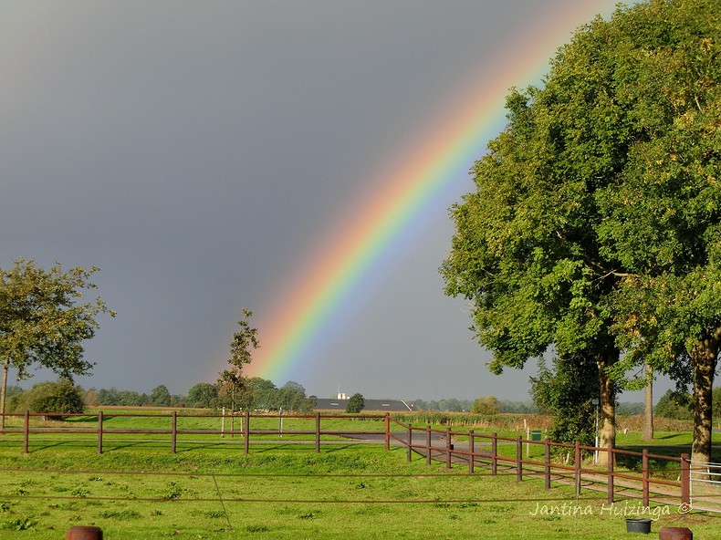 somewhere-over-the-rainbow-2