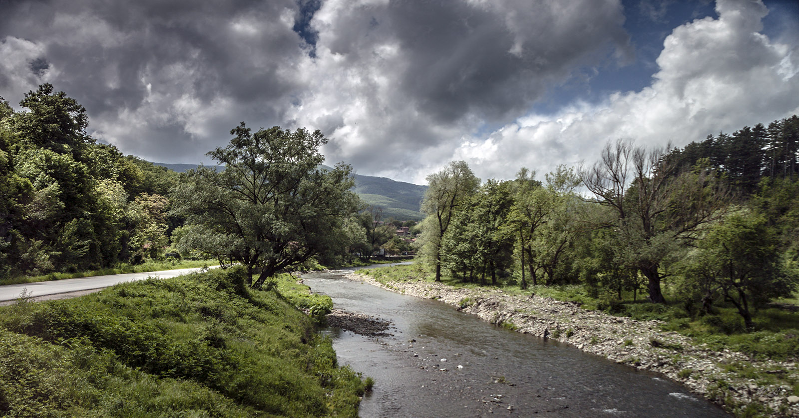 onweer-op-komst-in-het-balkangebergte