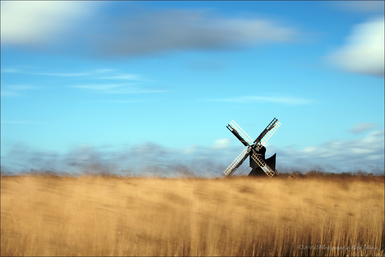 de-altijd-aanwezige-wind-beweegt-landschap-en-lucht