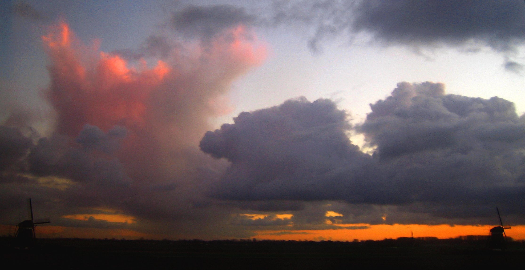 avondlandschap-vanuit-de-trein