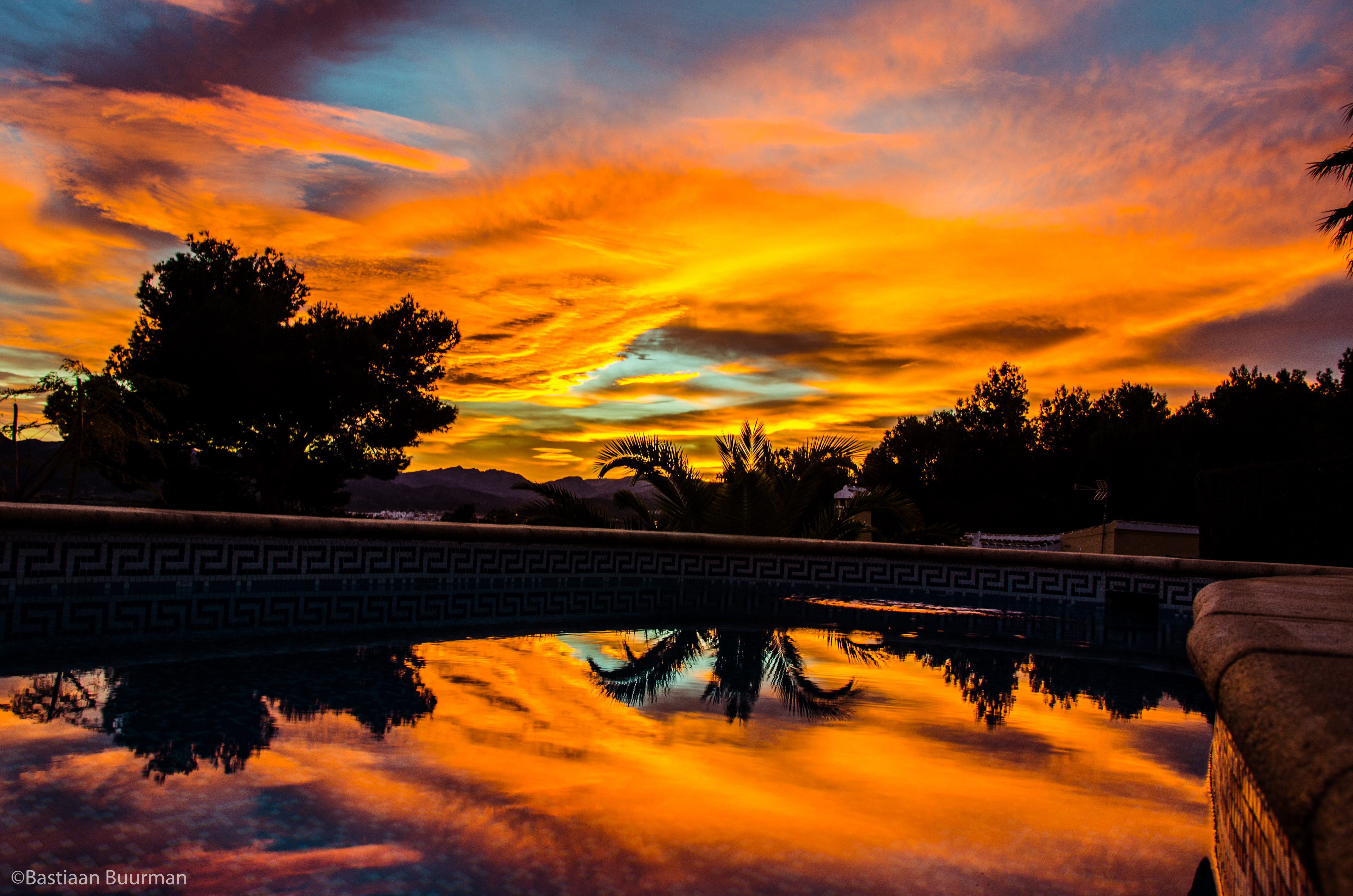 zonsondergang-bij-het-zwembad