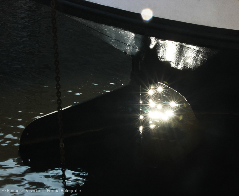 schitterende-boot-in-amsterdam-wie-het-kleine-niet-eert