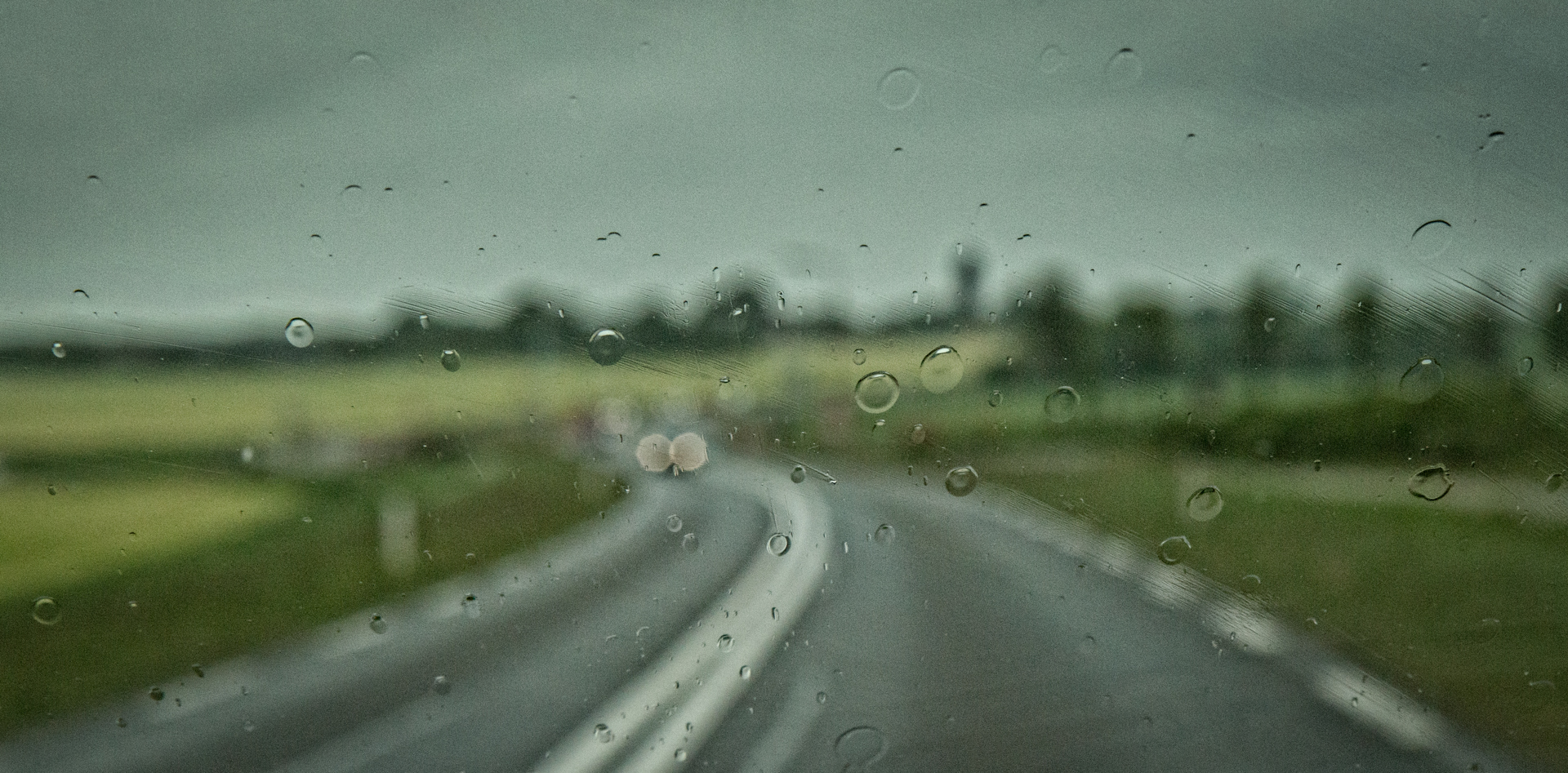 onderweg-door-de-regen-2