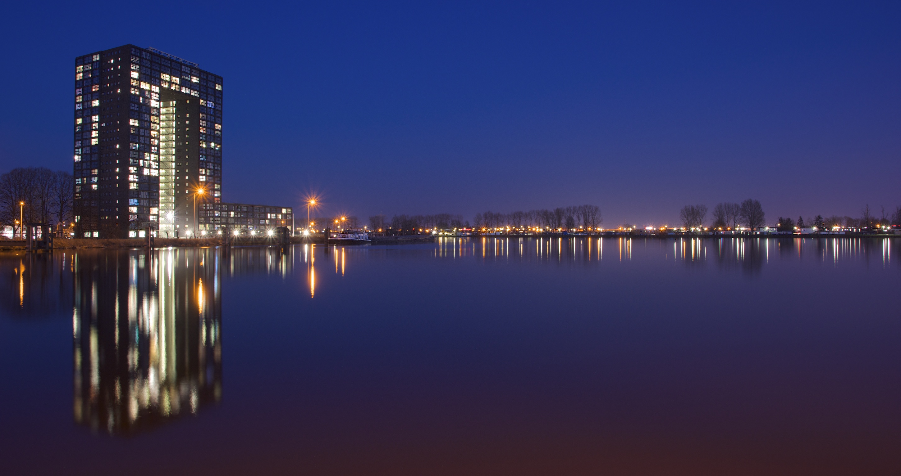 tasmantoren-in-de-avond