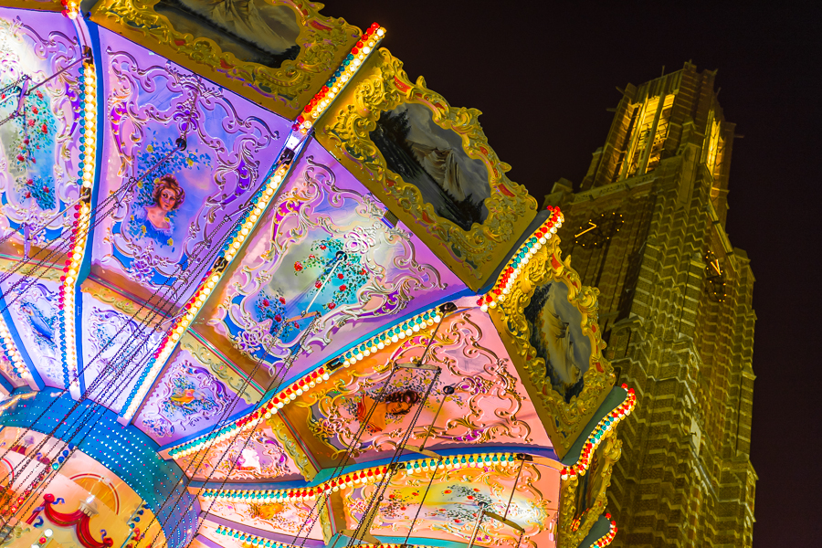 kermis-kerk-kleurrijk