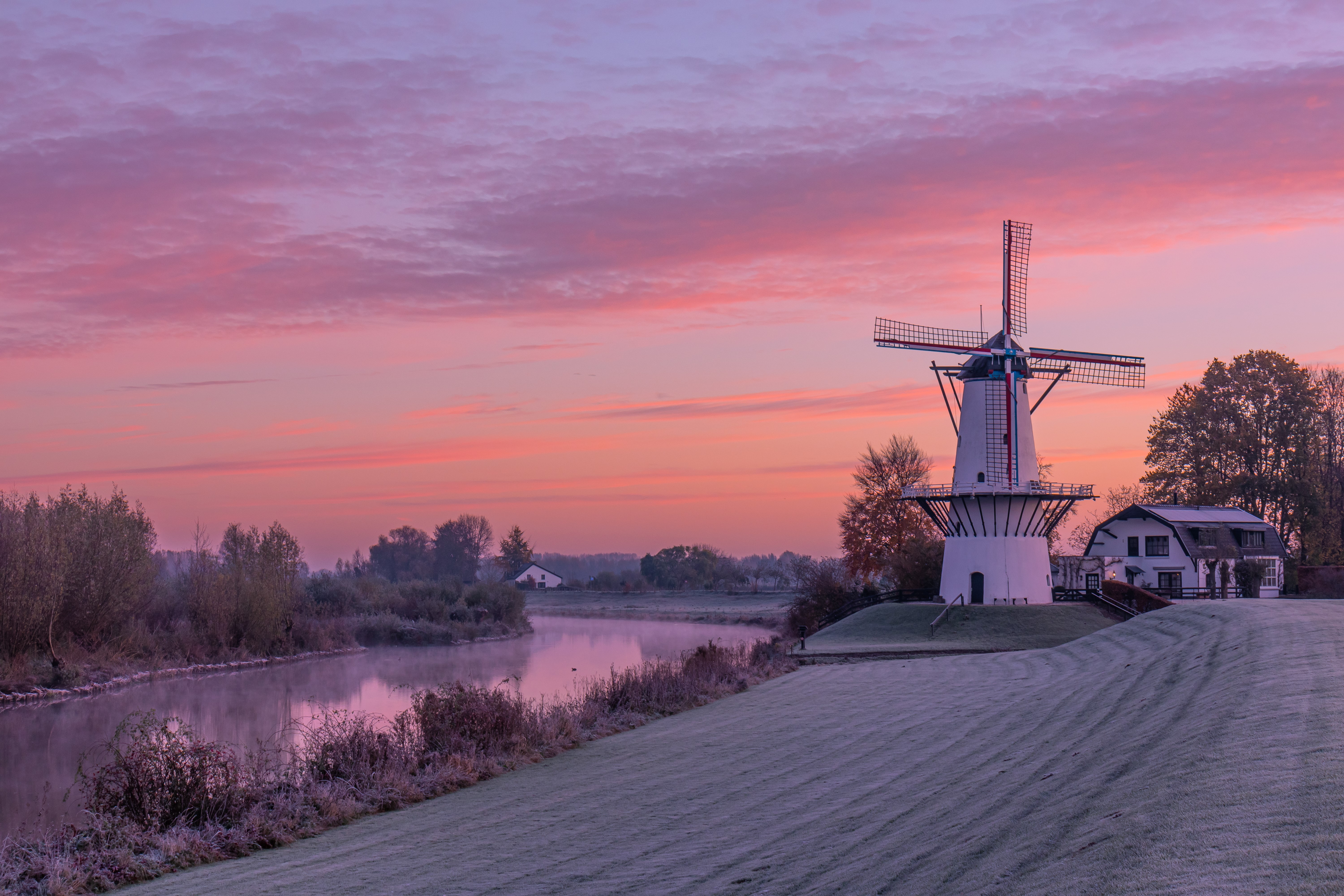 zonsopkomst-bij-molen-de-vlinder