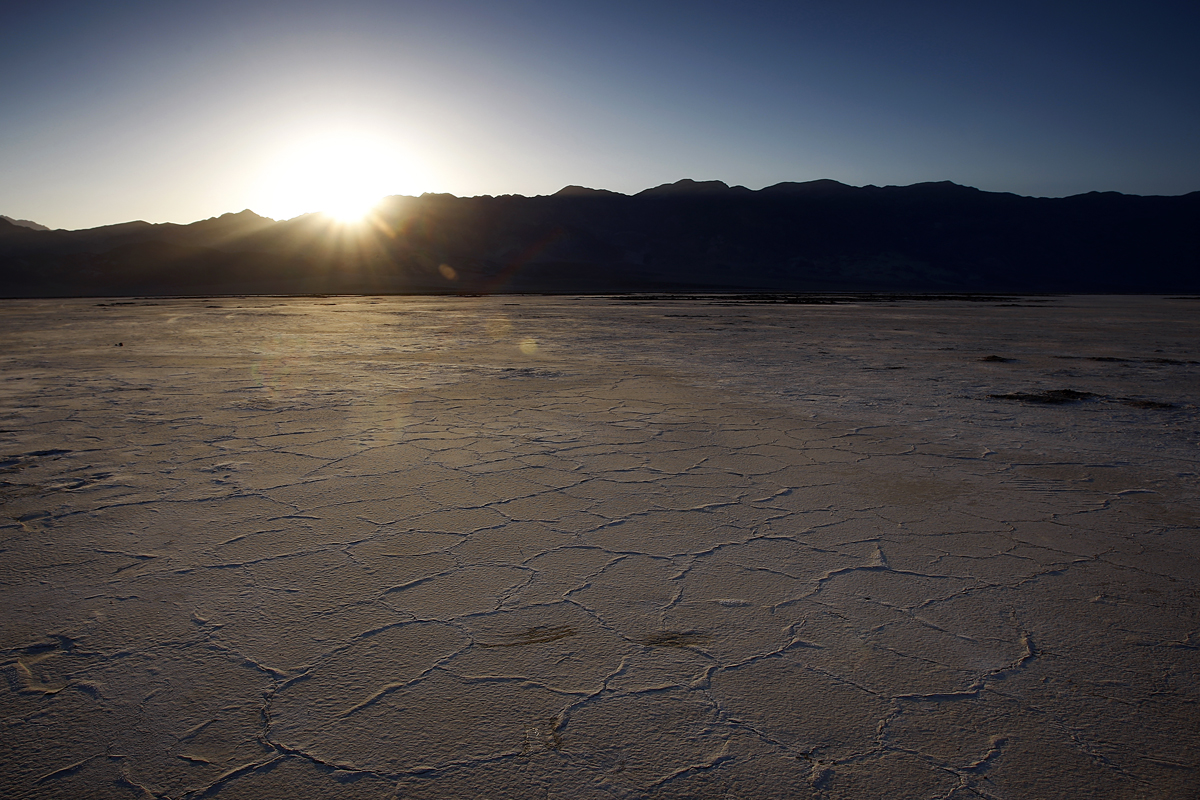 zonsopkomst-death-valley-salt-flats