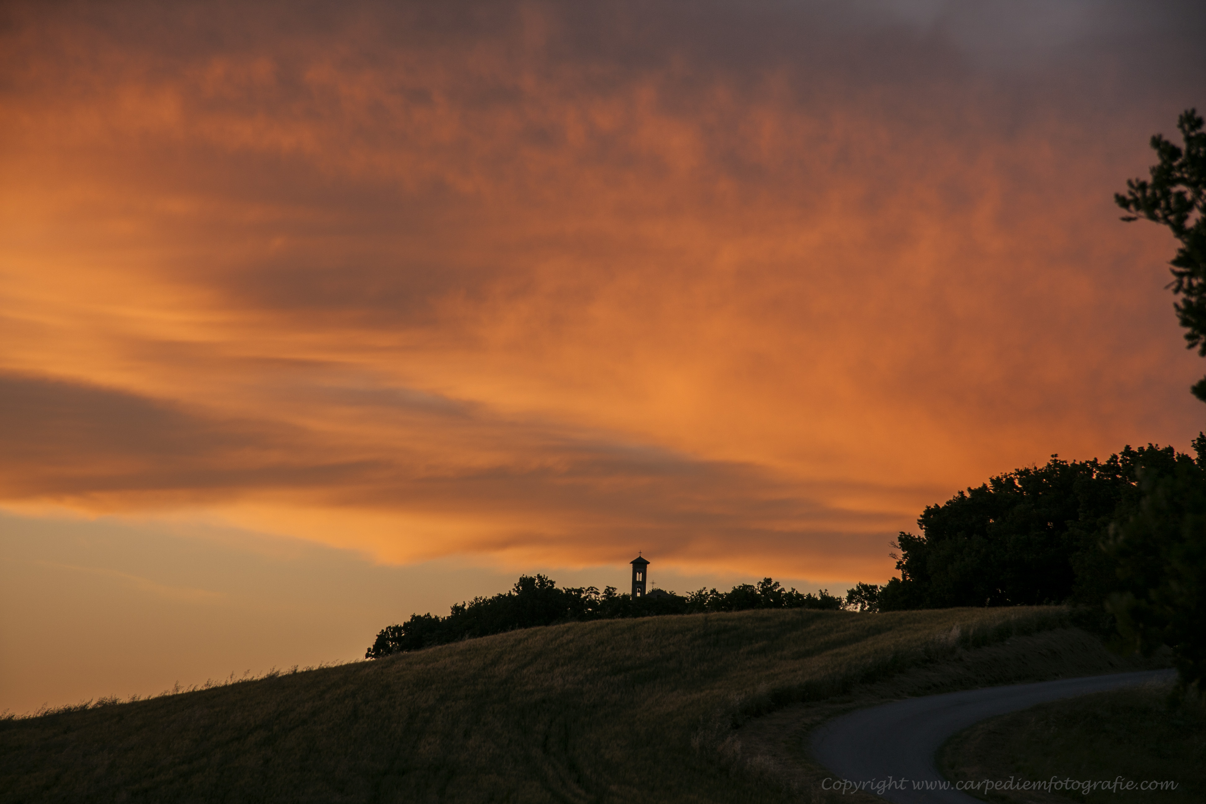 beautiful-light-at-acqualagna-le-marche-italy