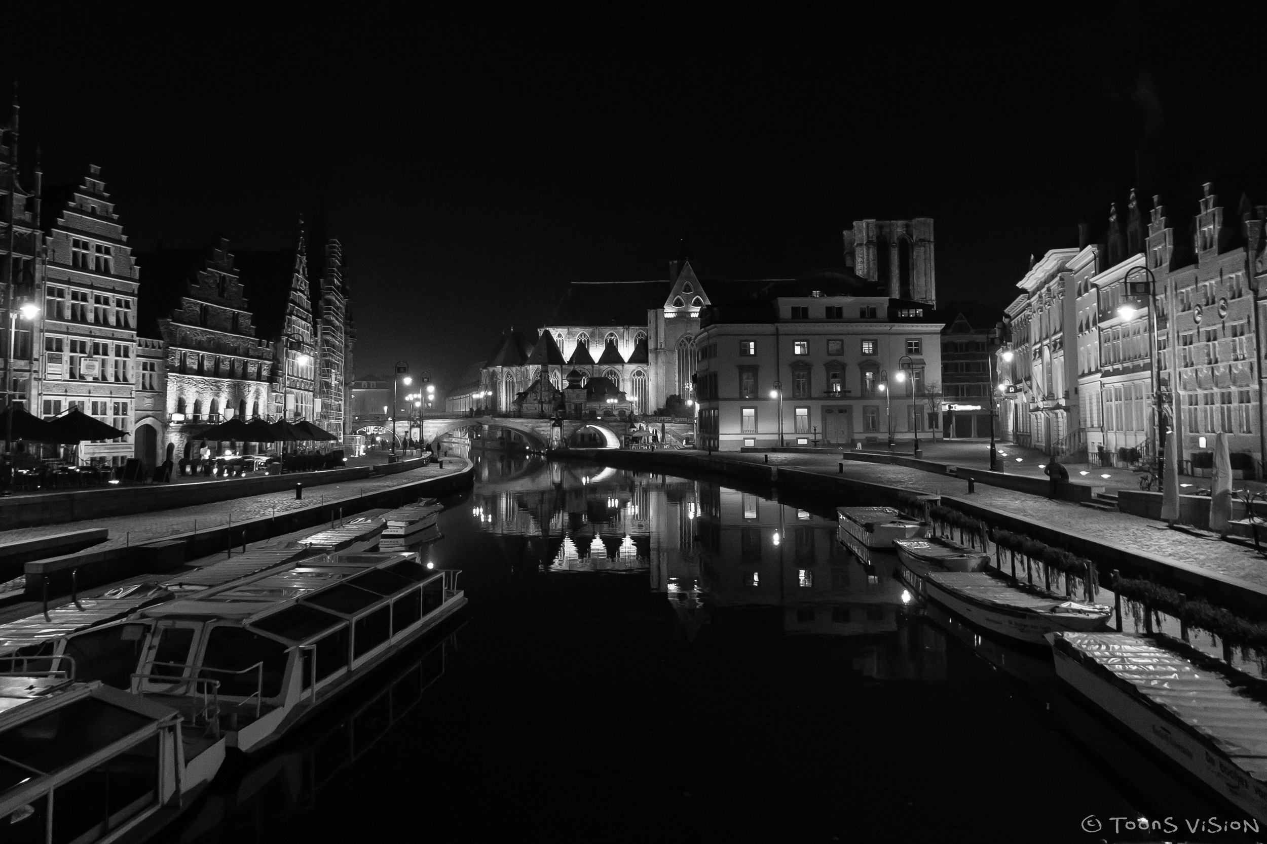 gent-by-night-b-w