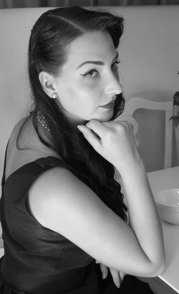 50s-lonely-housewife