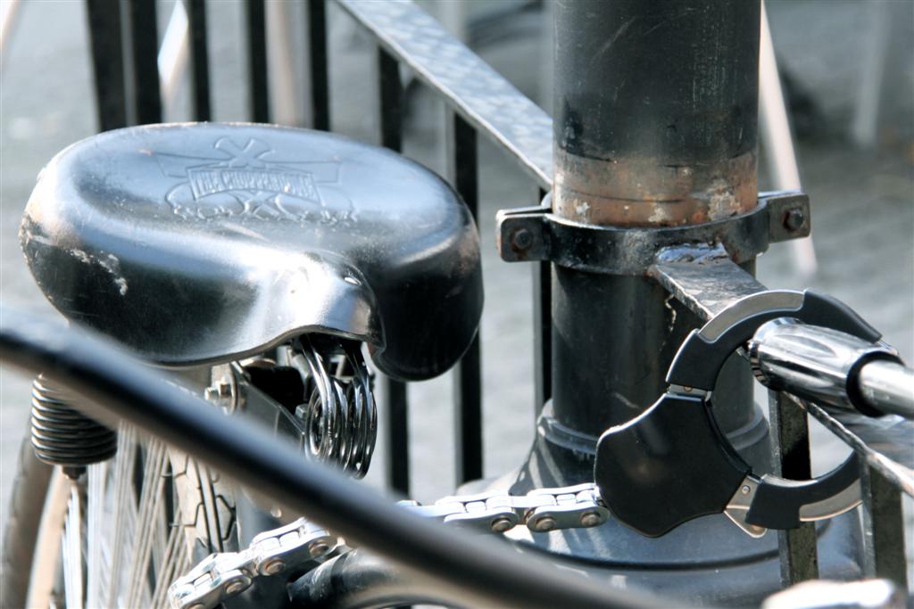 fiets-in-de-handboeien